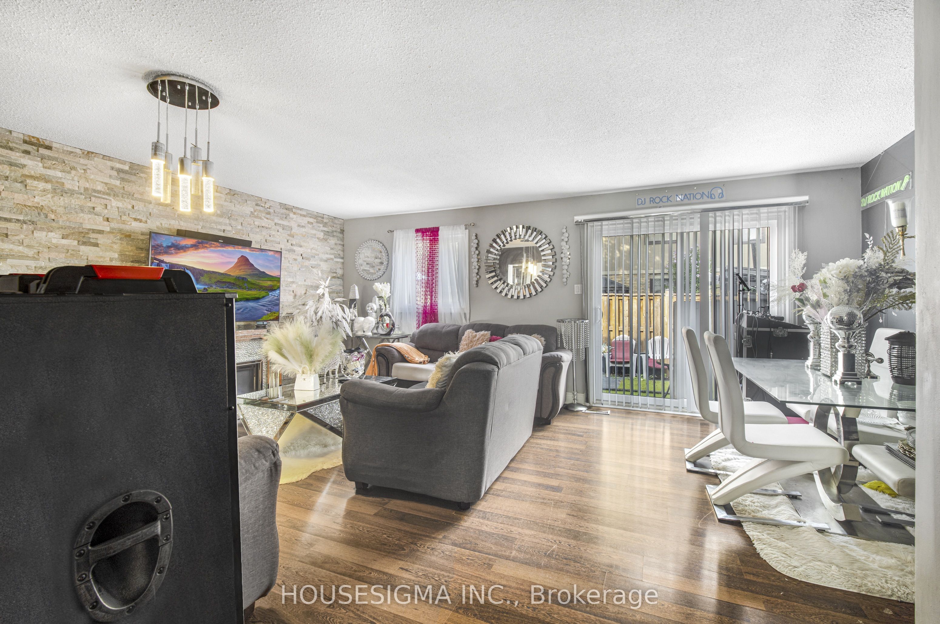 105 Hansen Road N 61, Brampton, ON L6V 3C9 photo 4