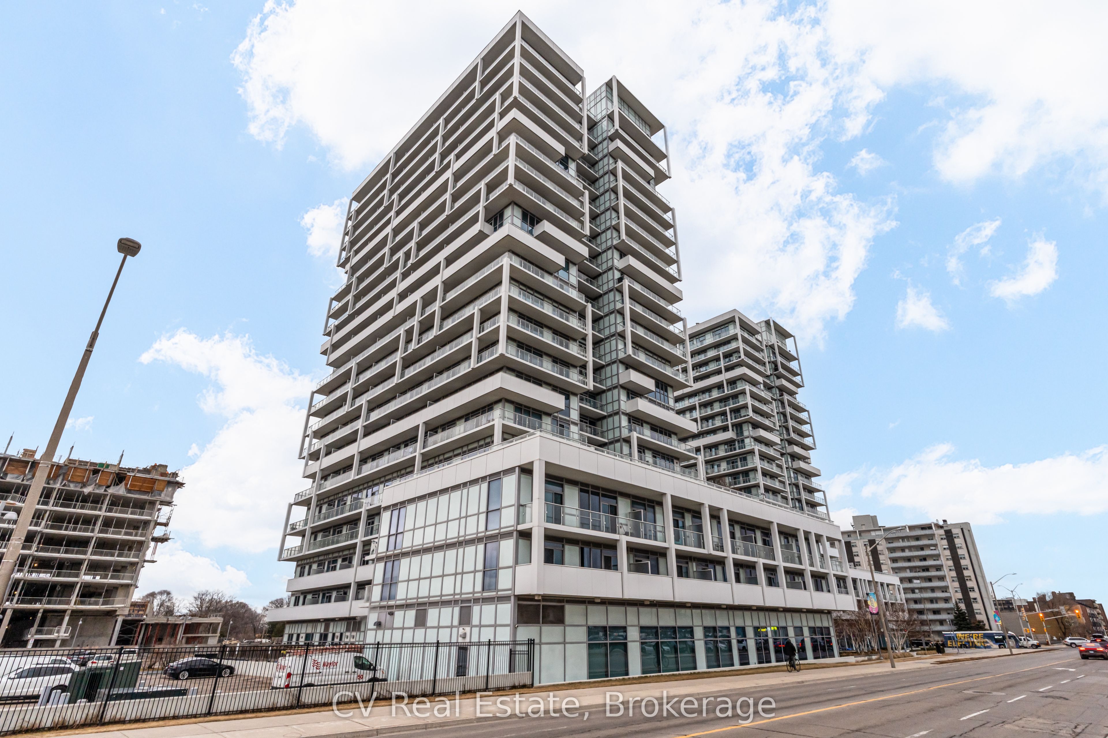65 Speers Road 602, Oakville, ON L6K 0J1 photo 3