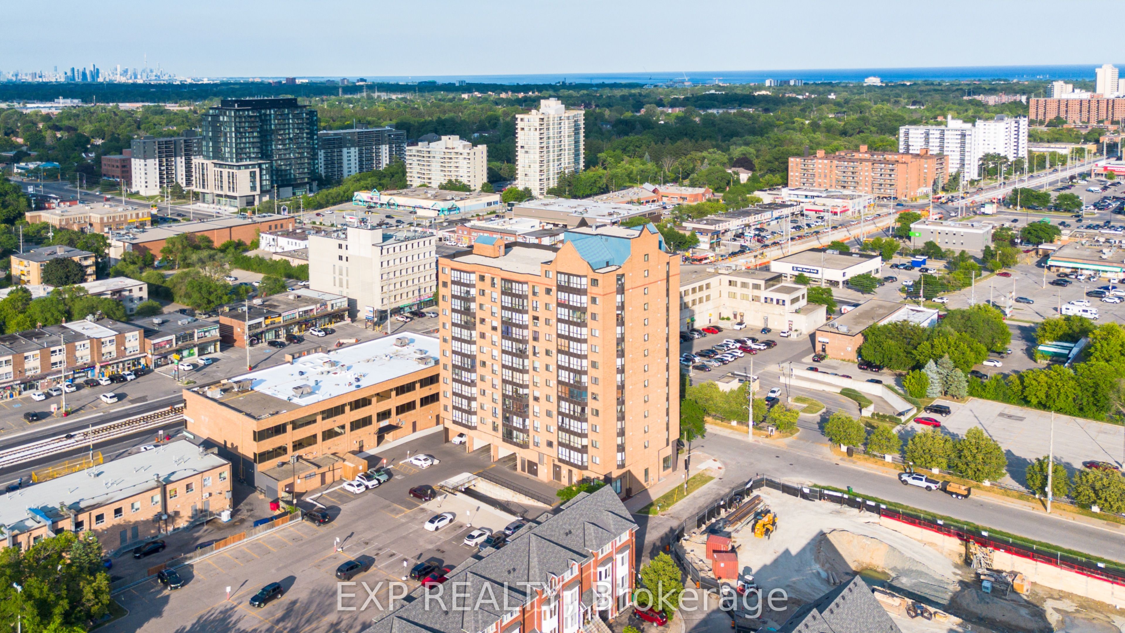25 Agnes Street 202, Mississauga, ON L5B 3X7 photo 4