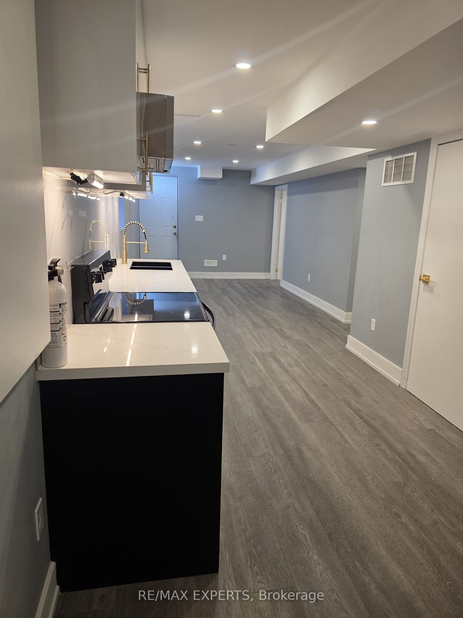 3 Appleaire Crescent Bsmt, Brampton, ON L6R 0Y4 photo 2