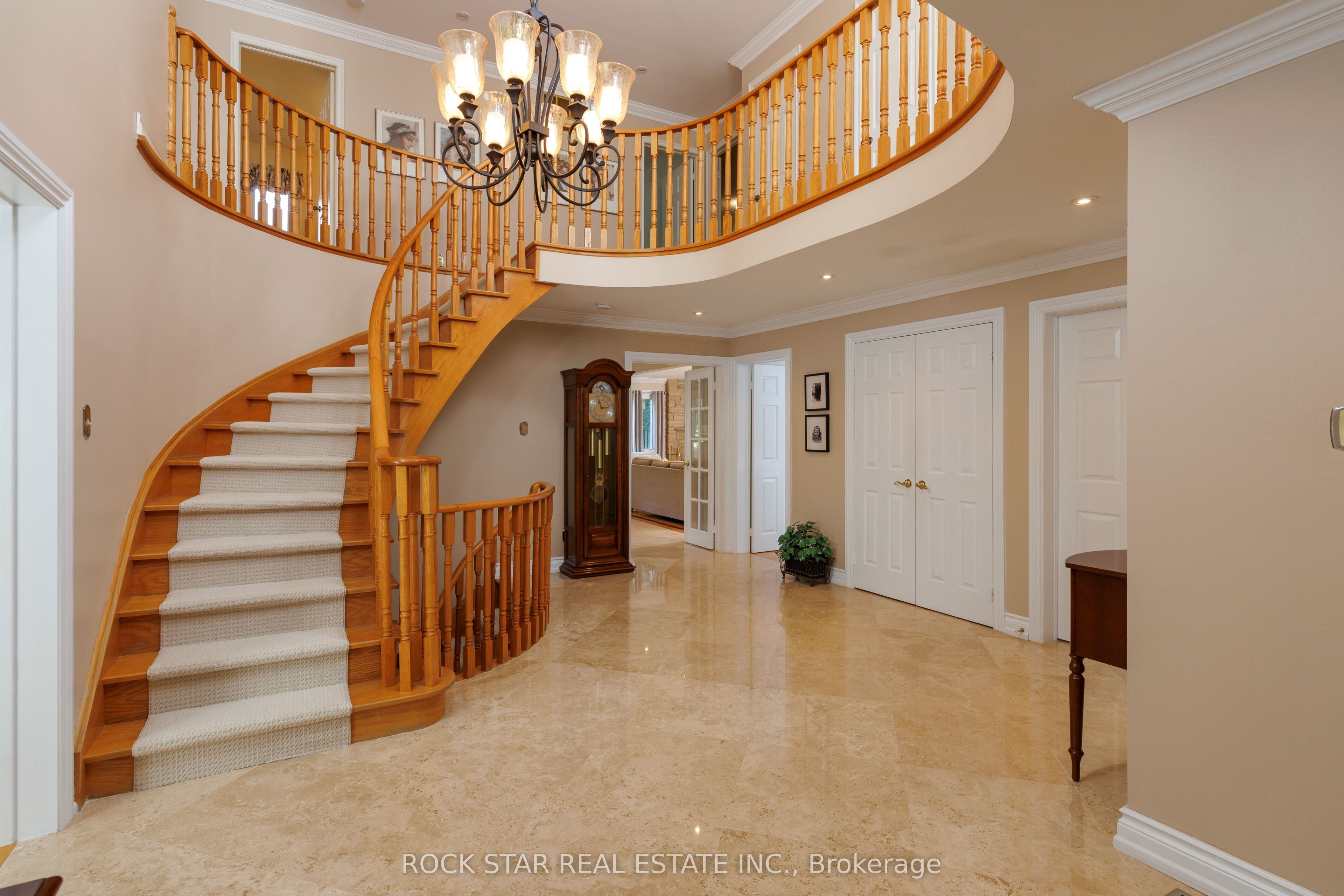 1807 Tattersall Way, Mississauga, ON L5M 3H7 photo 2