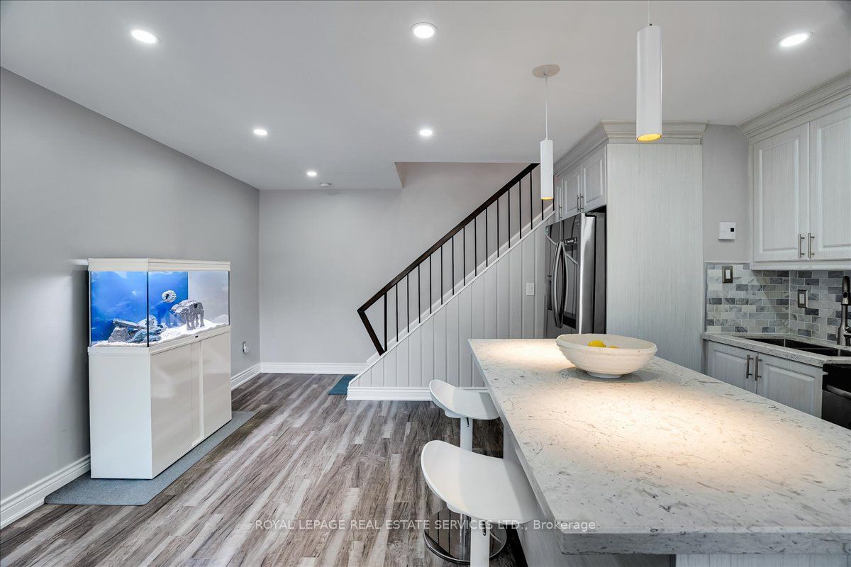 1310 Gulleden Drive 14, Mississauga, ON L4X 1Y9 photo 4