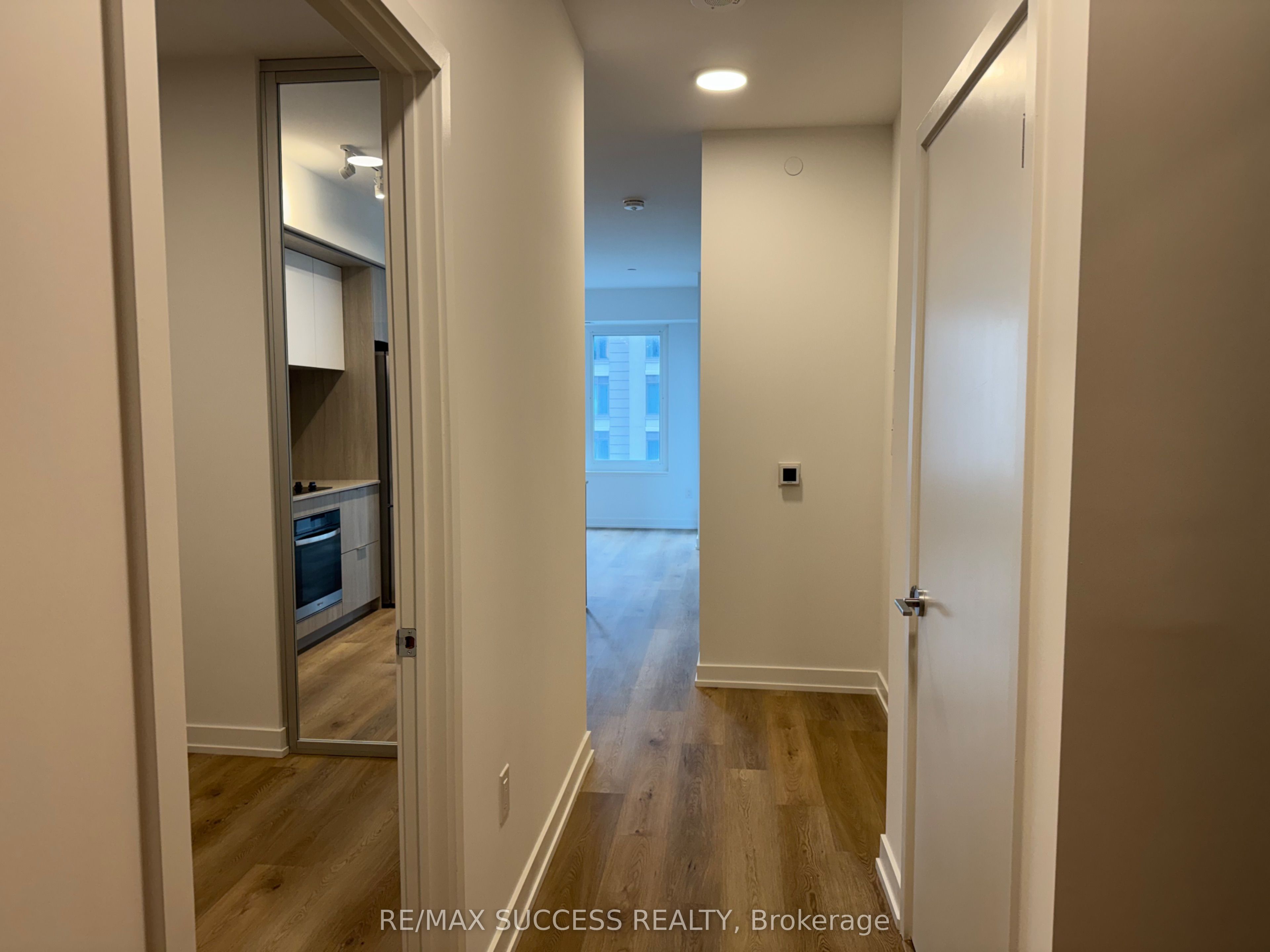 395 Square One Drive 1607, Mississauga, ON L5B 0P6 photo 3