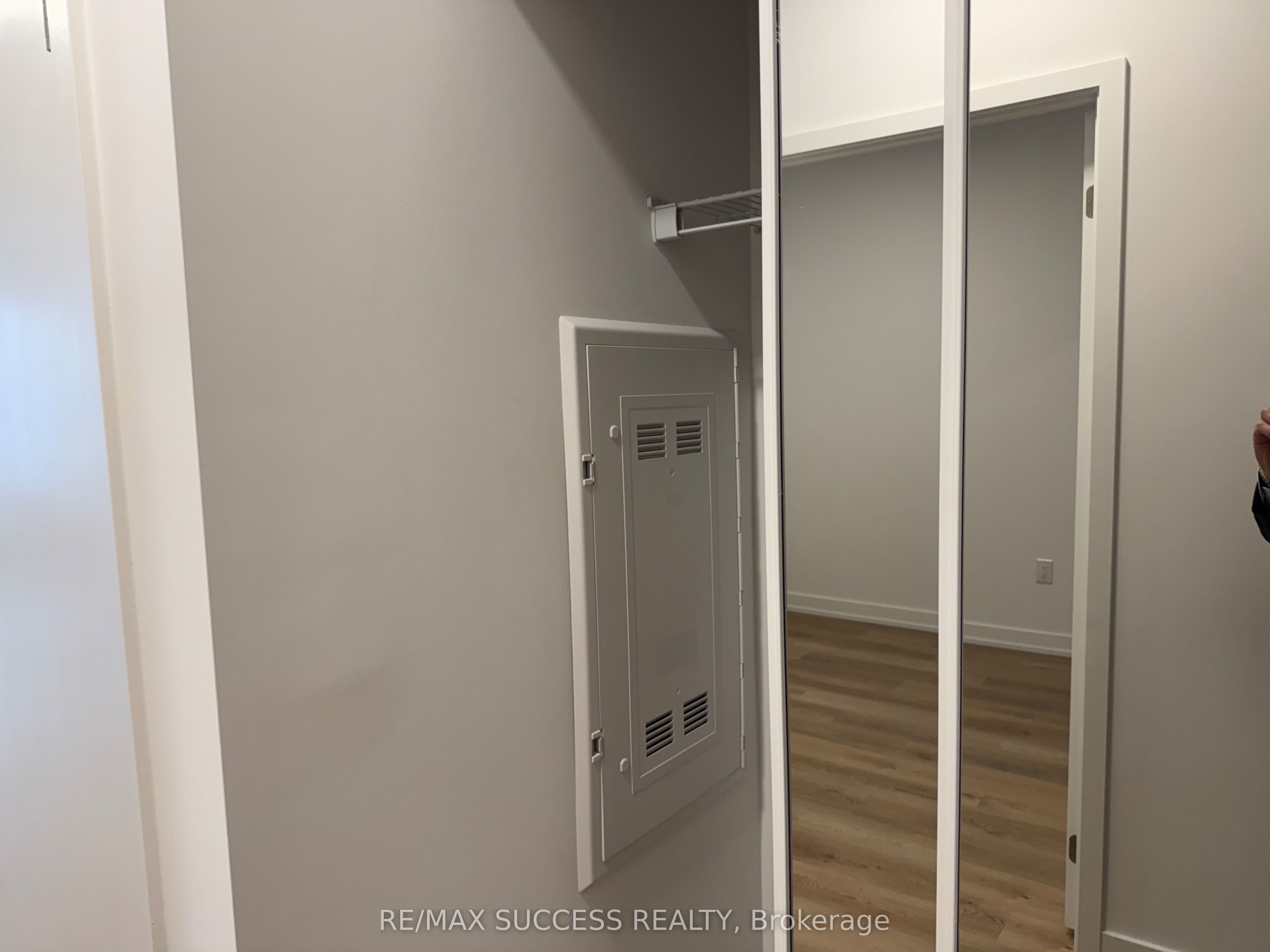 395 Square One Drive 1607, Mississauga, ON L5B 0P6 photo 4