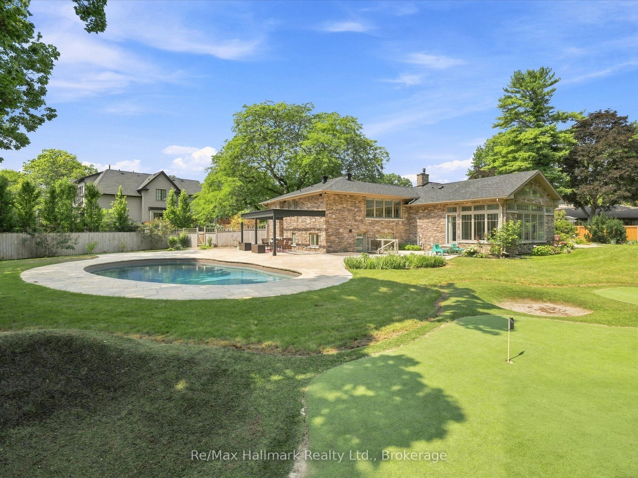2076 GLENFOREST Crescent, Oakville, ON L6J 2G1 photo 2