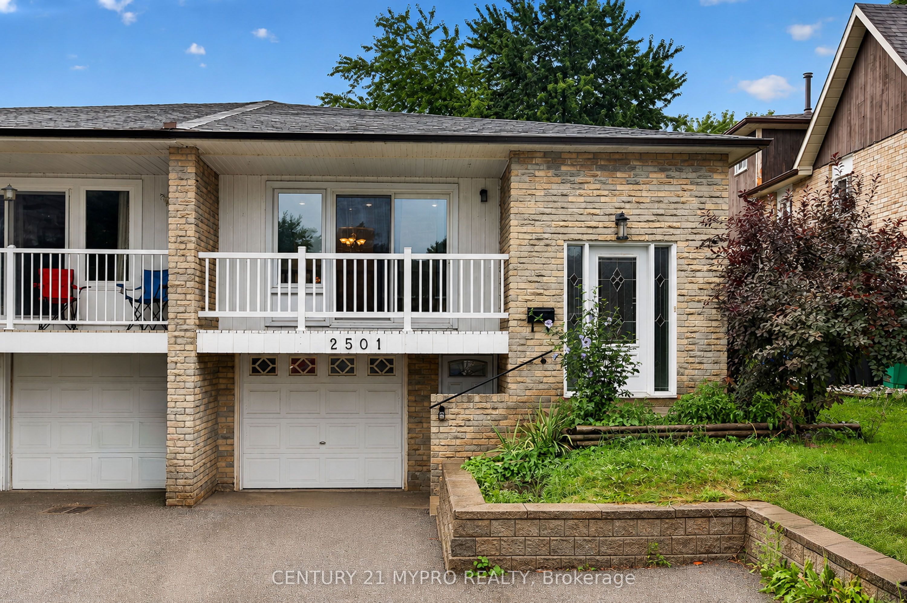 2501 Cobbinshaw Circle, Mississauga, ON L5N 2G2 photo 3