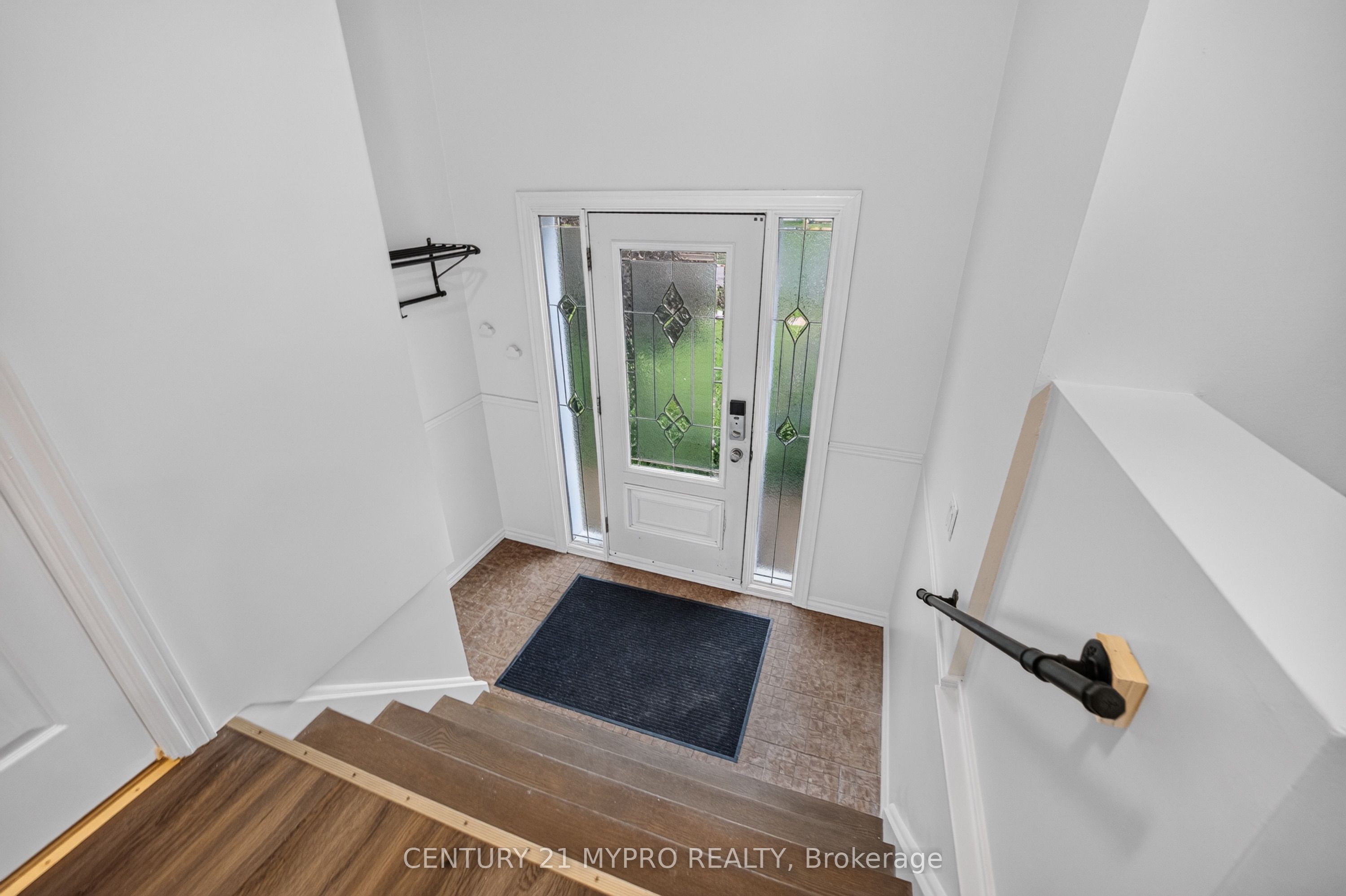2501 Cobbinshaw Circle, Mississauga, ON L5N 2G2 photo 4