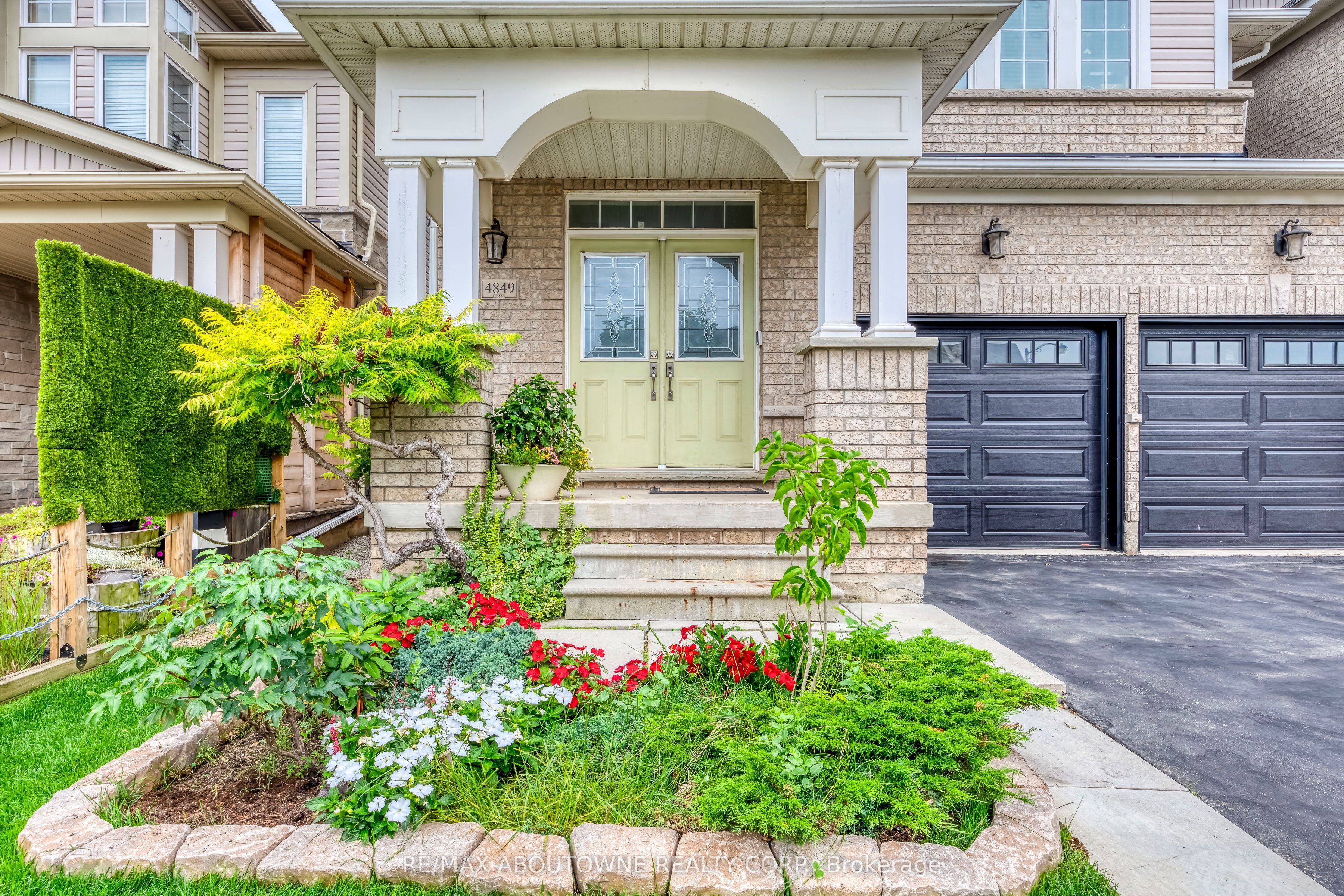 4849 Columbus Drive, Burlington, ON L7M 0H3 photo 3