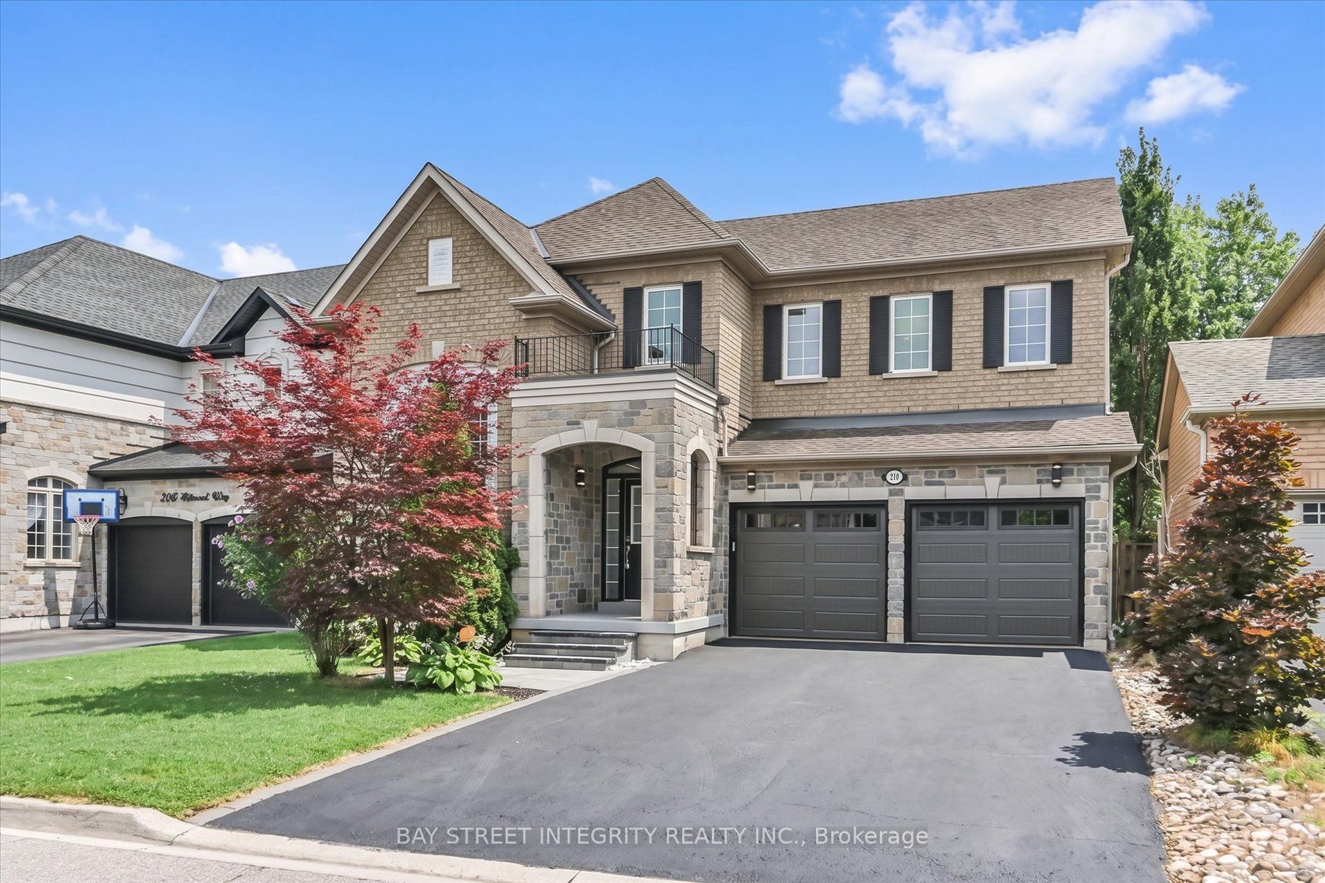 210 Milkweed Way, Oakville, ON L6L 0A6
