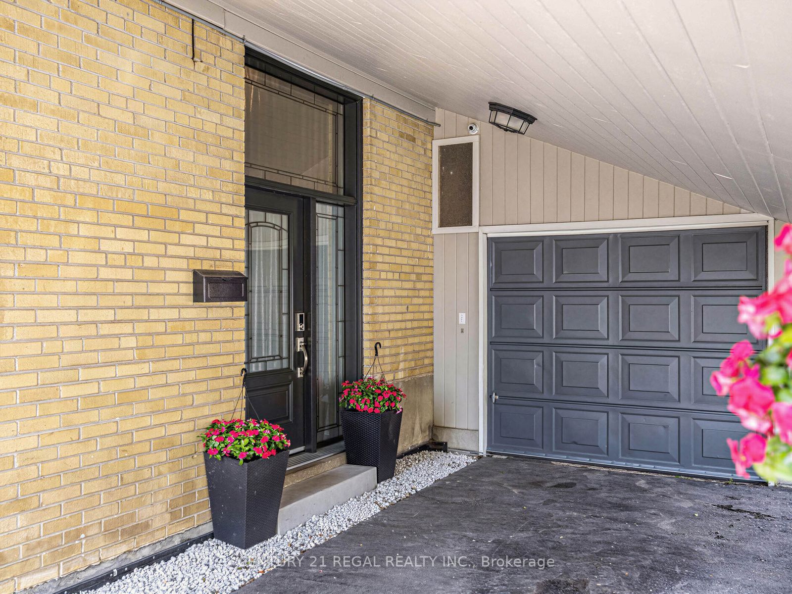281 Thistle Down Boulevard, Toronto, ON M9V 1K6 photo 3