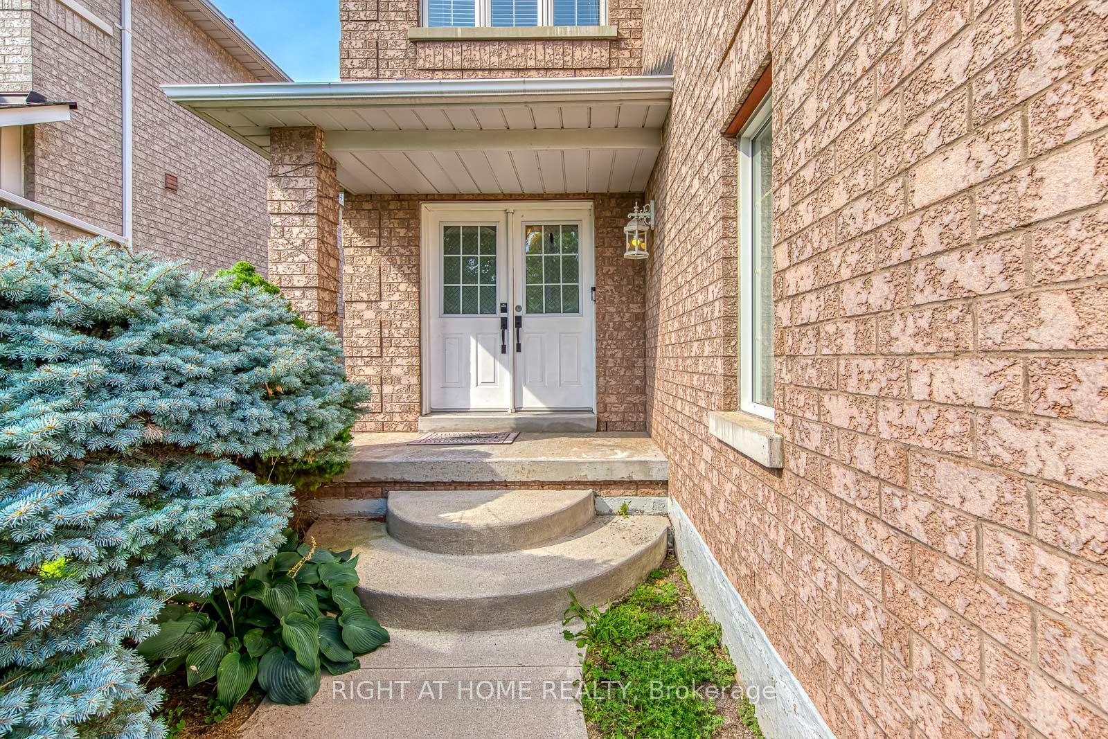 2244 Overfield Road, Oakville, ON L6M 3S8 photo 2