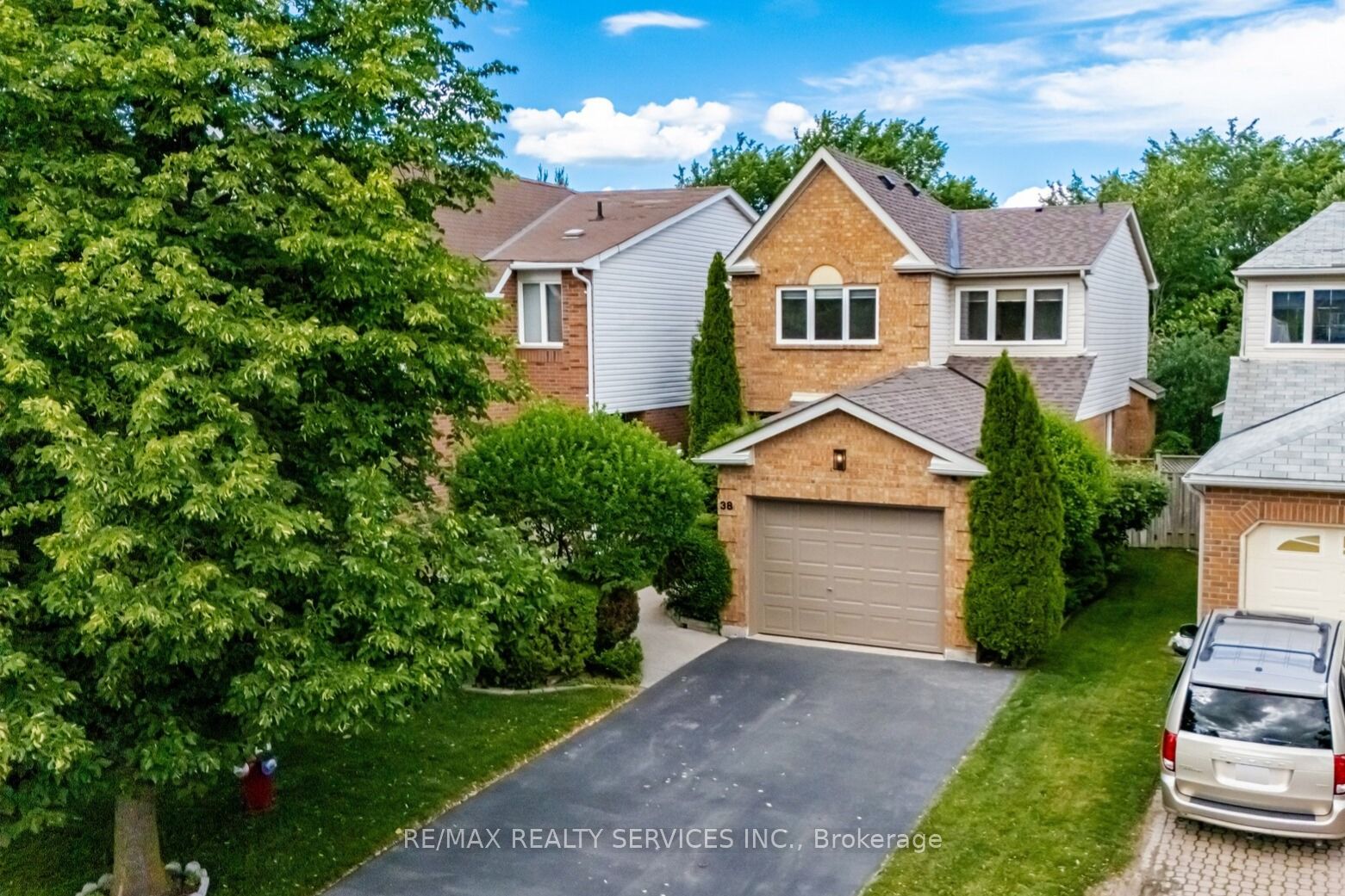 38 Furrows End, Brampton, ON L6Z 4S5 photo 2