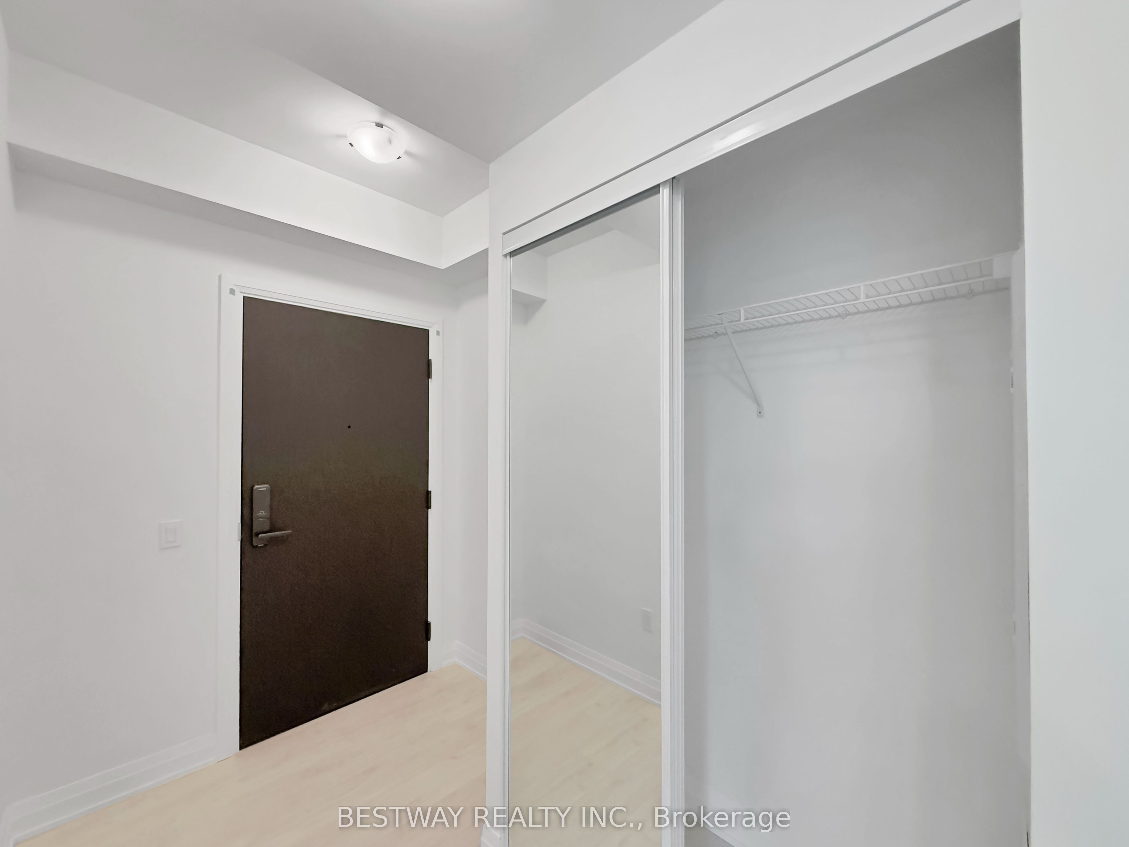 412 Silver Maple Road 207, Oakville, ON L6H 7X8 photo 2