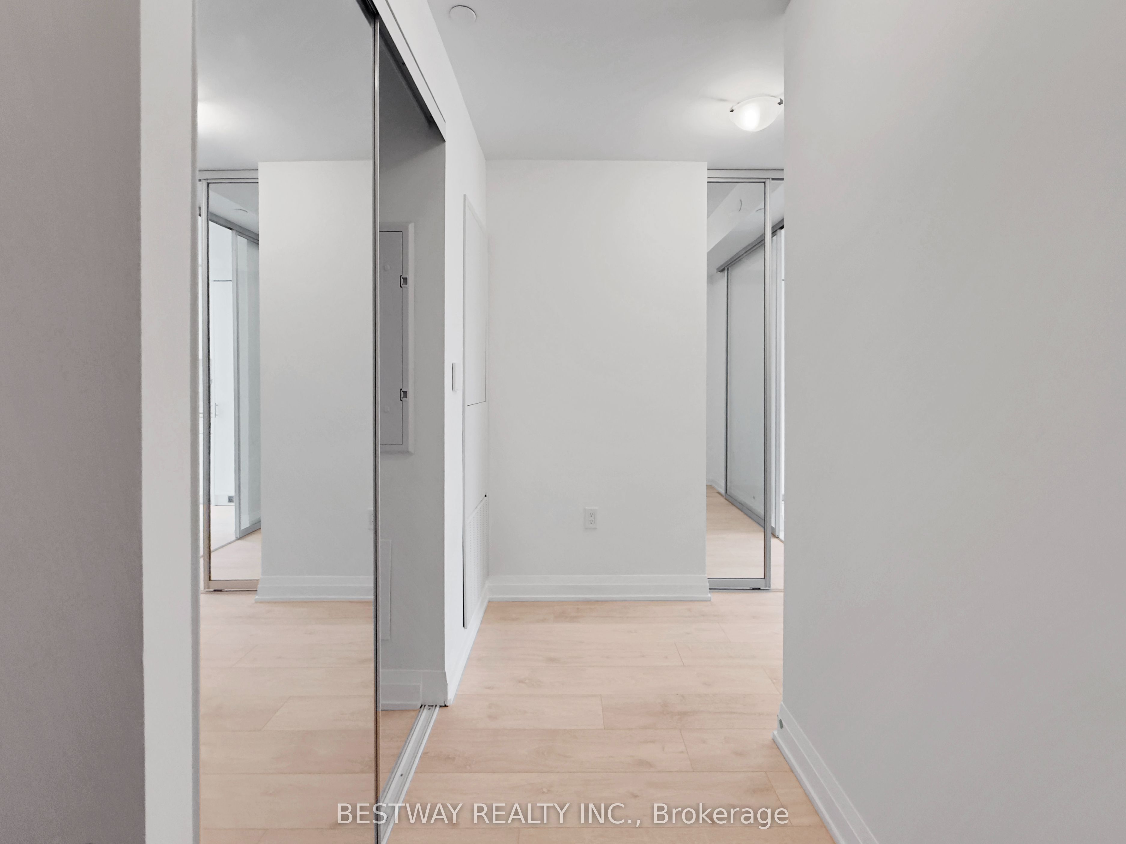 412 Silver Maple Road 207, Oakville, ON L6H 7X8 photo 3