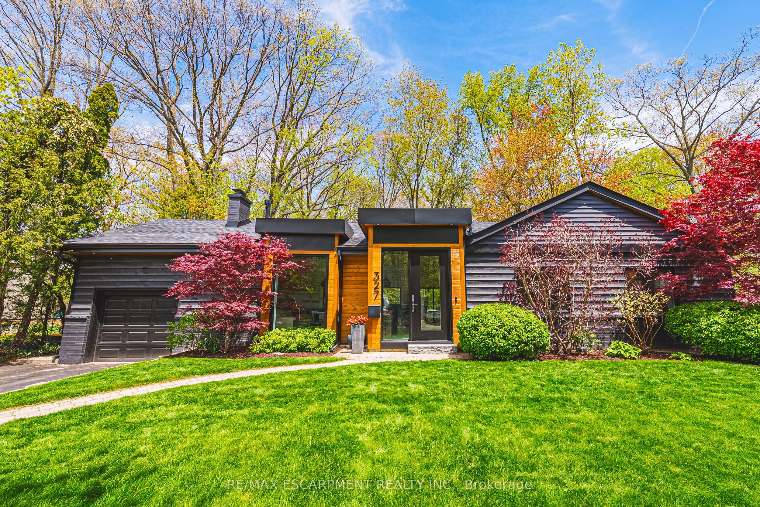 327 Goodram Drive, Burlington, ON L7L 2J9