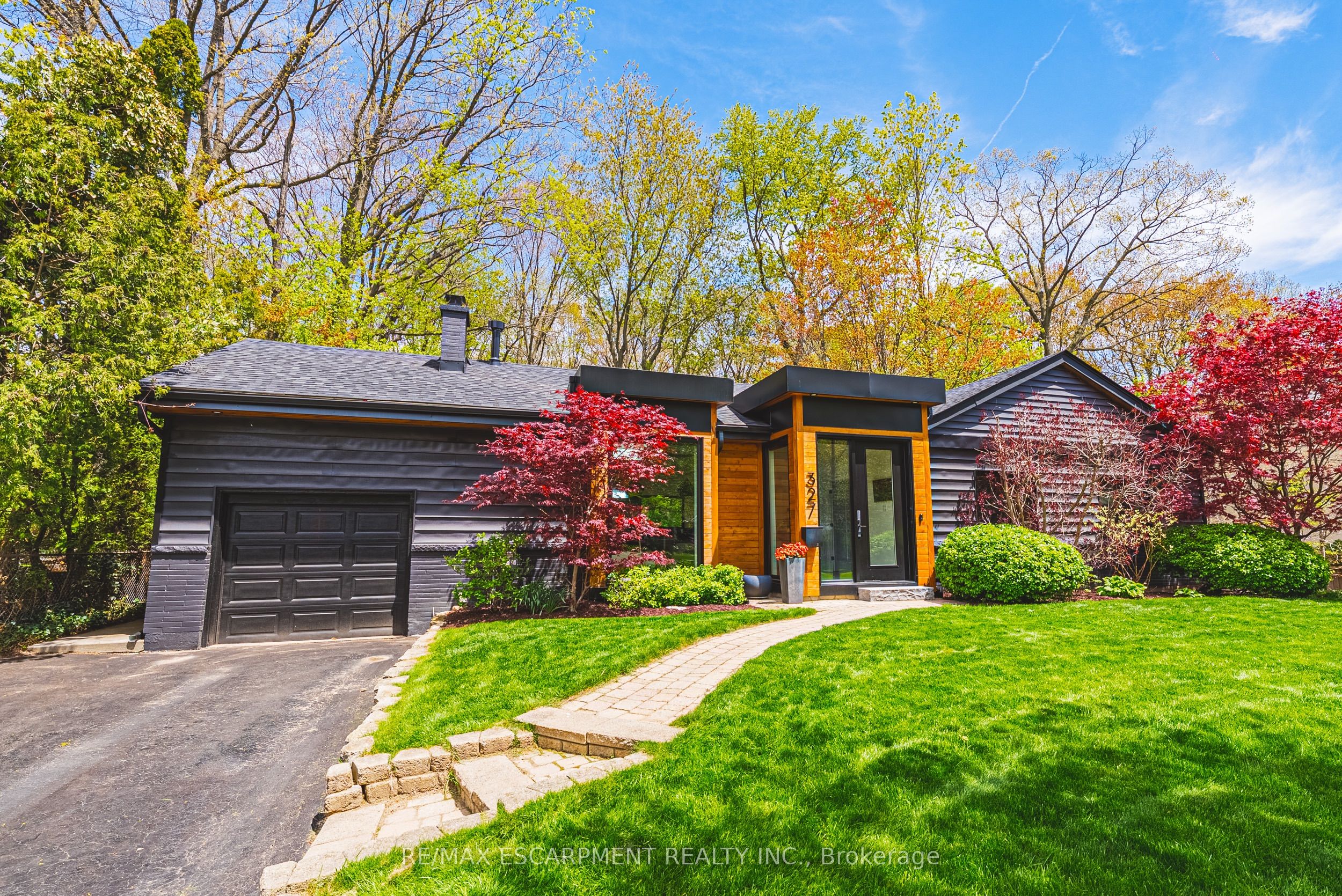 327 Goodram Drive, Burlington, ON L7L 2J9 photo 2