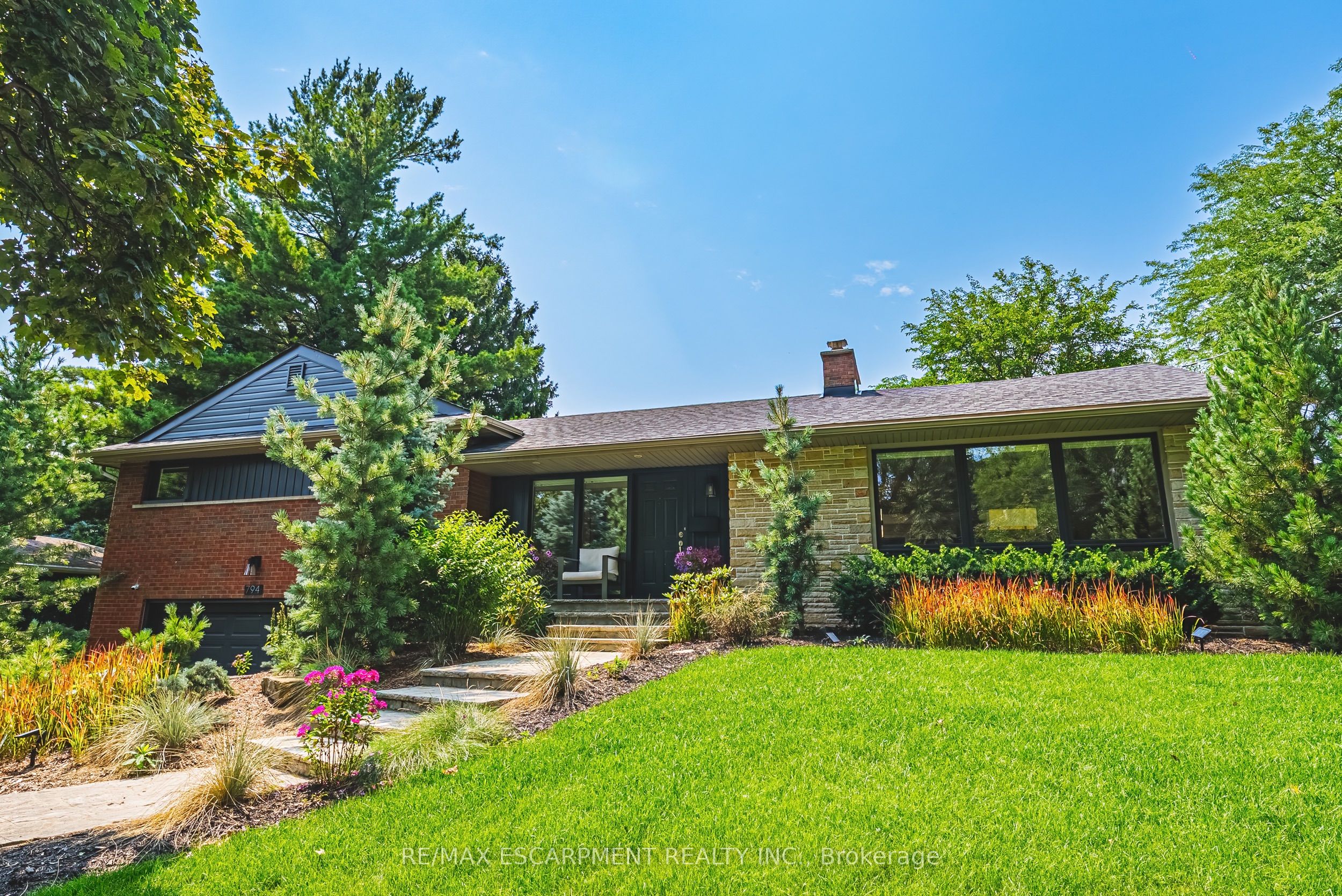 794 Falcon Boulevard, Burlington, ON L7T 3B3