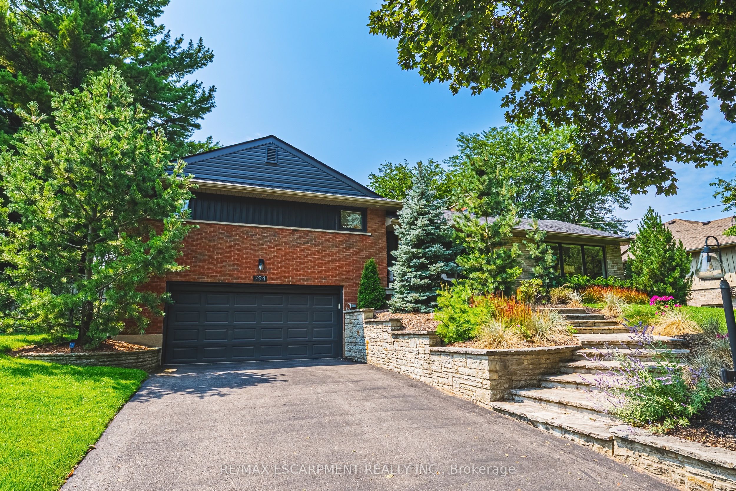 794 Falcon Boulevard, Burlington, ON L7T 3B3 photo 2