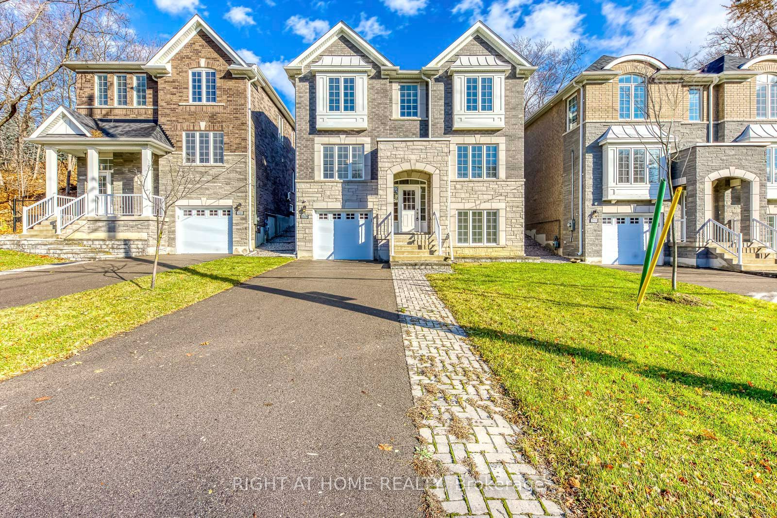 2579 Islington Avenue, Toronto, ON M9V 4A2 photo 2