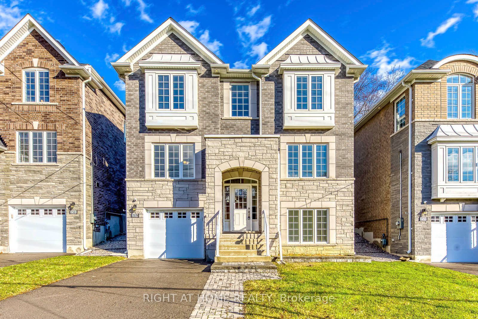 2579 Islington Avenue, Toronto, ON M9V 4A2 photo 3