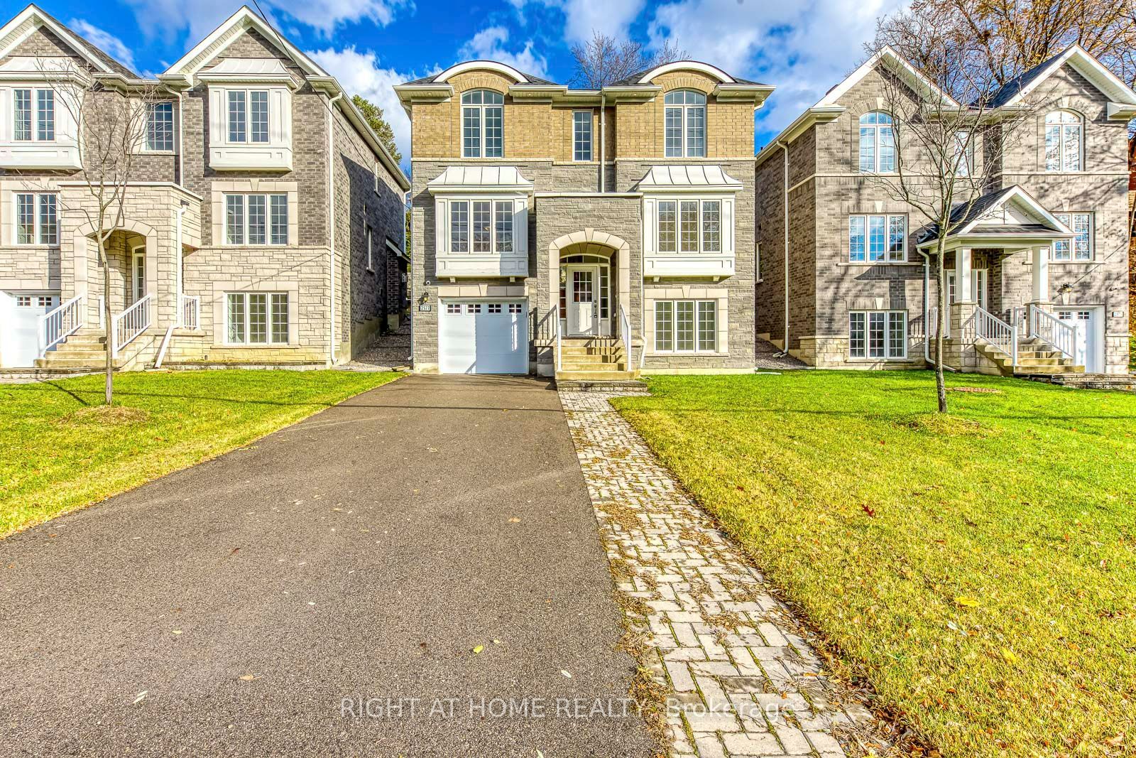 2577 Islington Avenue, Toronto, ON M9V 4A2 photo 2