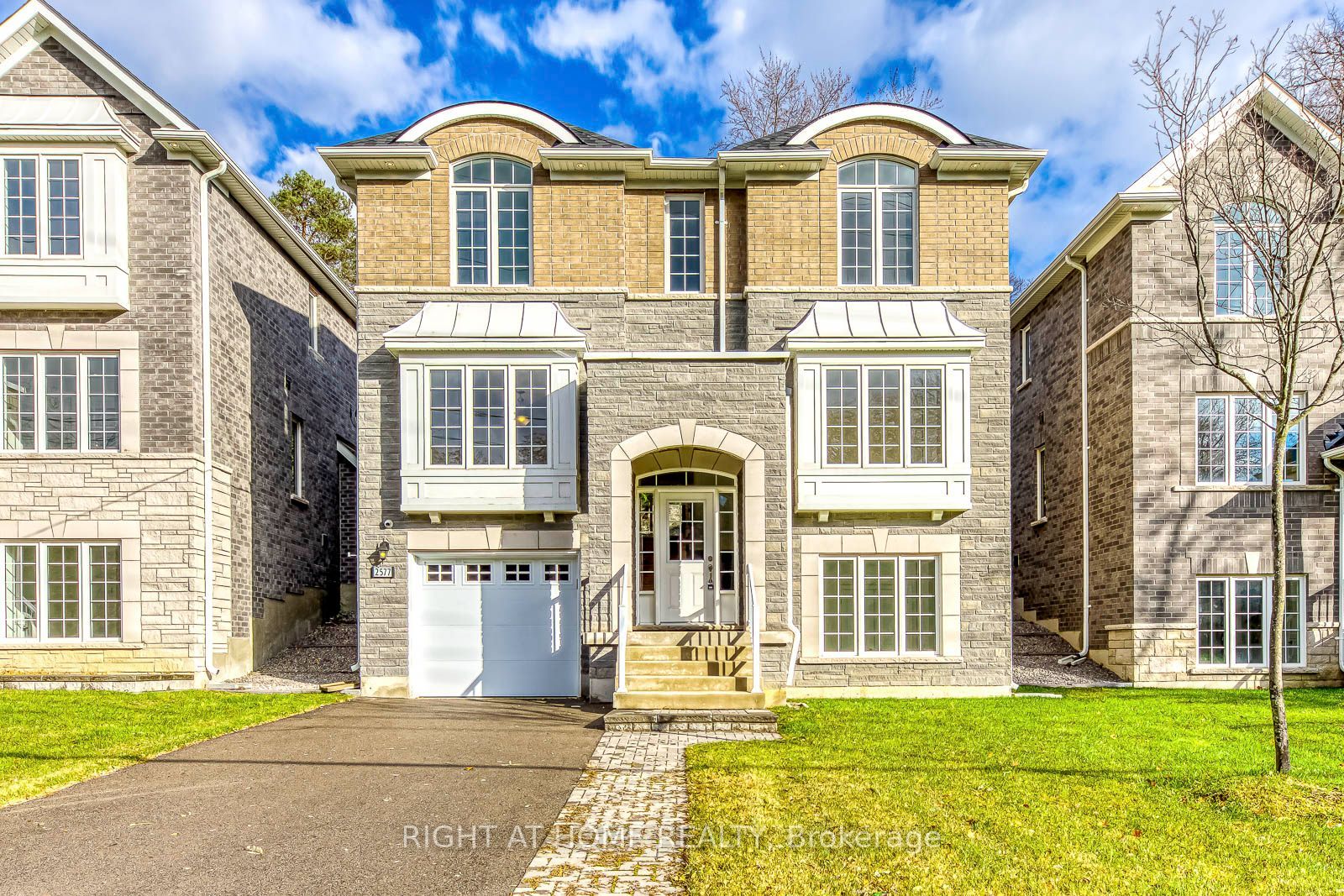 2577 Islington Avenue, Toronto, ON M9V 4A2 photo 3
