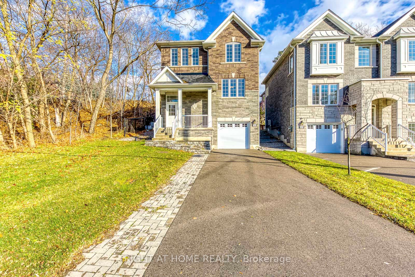2581 Islington Avenue, Toronto, ON M9V 4A2 photo 2