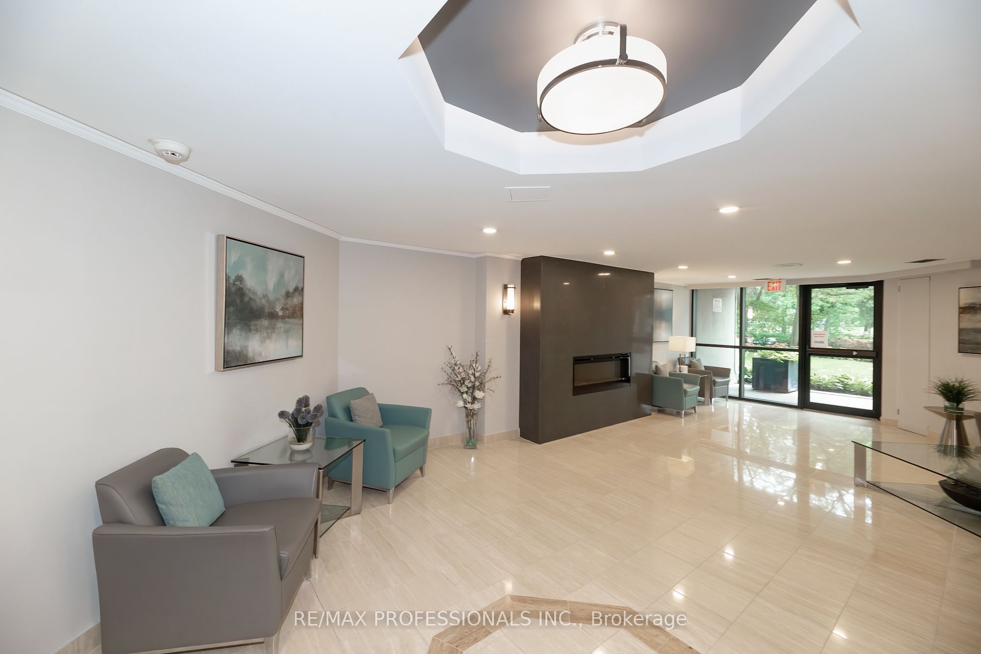 95 La Rose Avenue 105, Toronto, ON M9P 3T2 photo 2