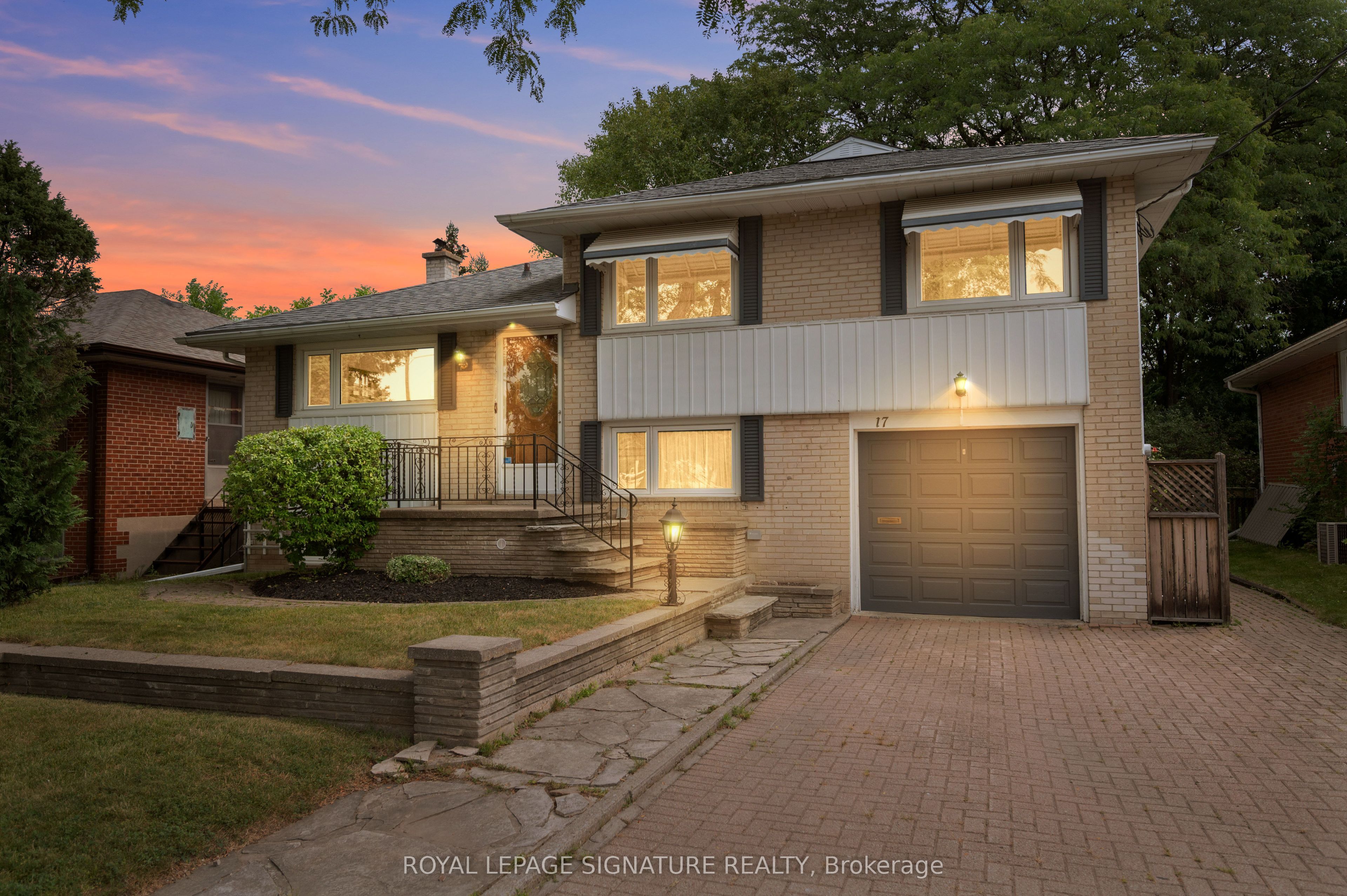 17 Templar Drive, Toronto, ON M9R 3C6