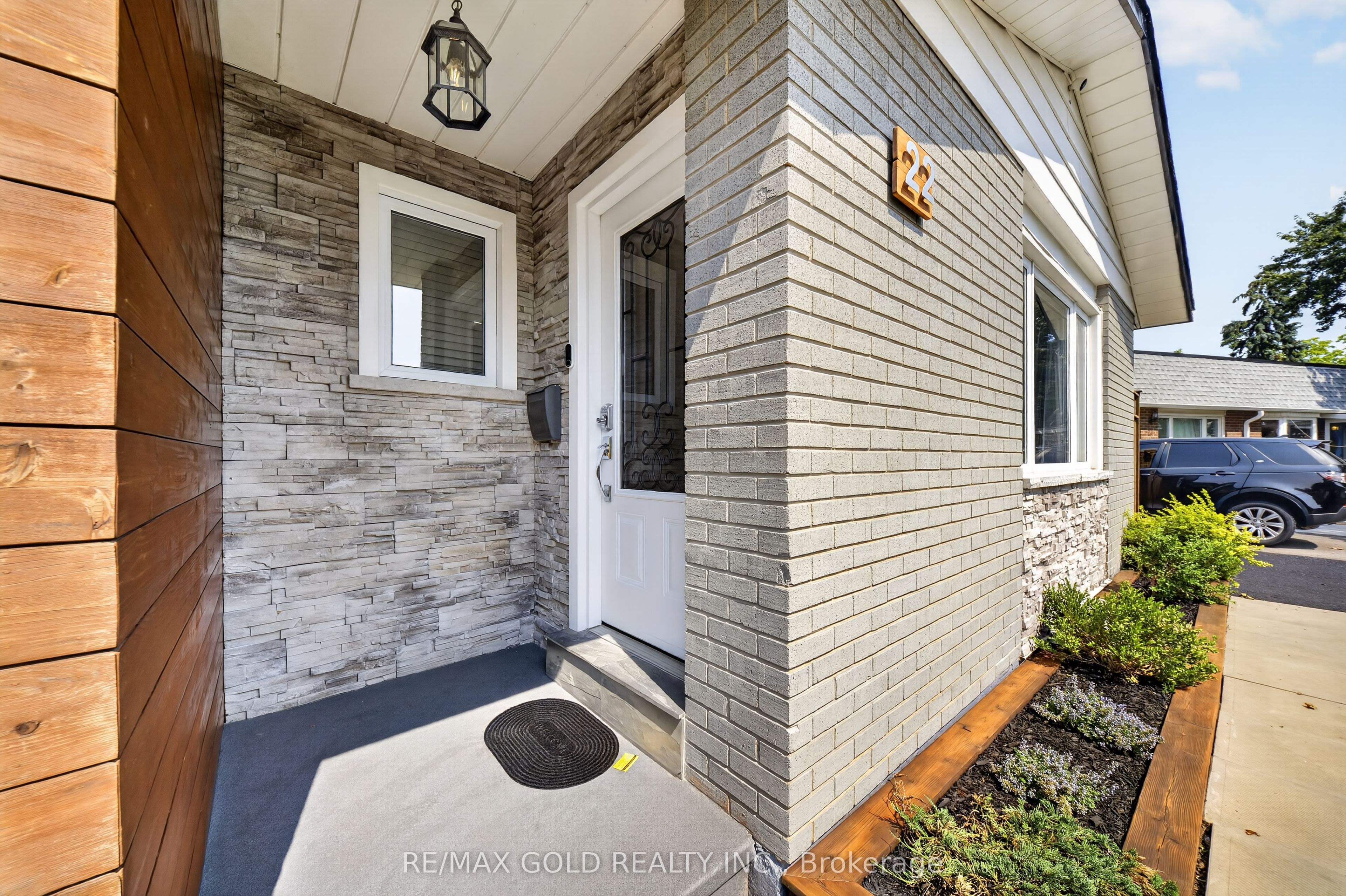 22 Deeside Crescent, Brampton, ON L6T 3L7 photo 4