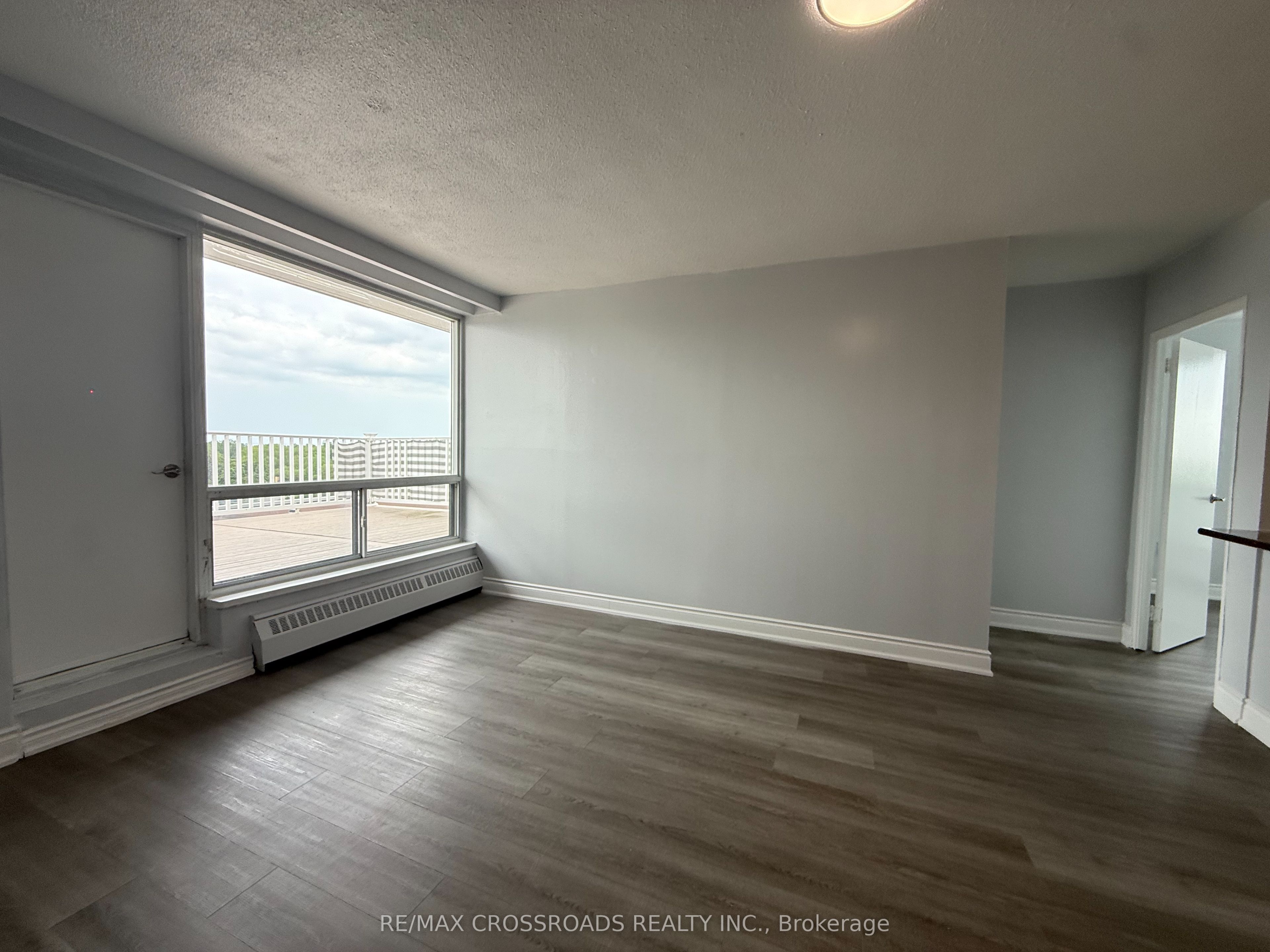 363 Lakeshore Road E 804, Mississauga, ON L5G 1H7 photo 3