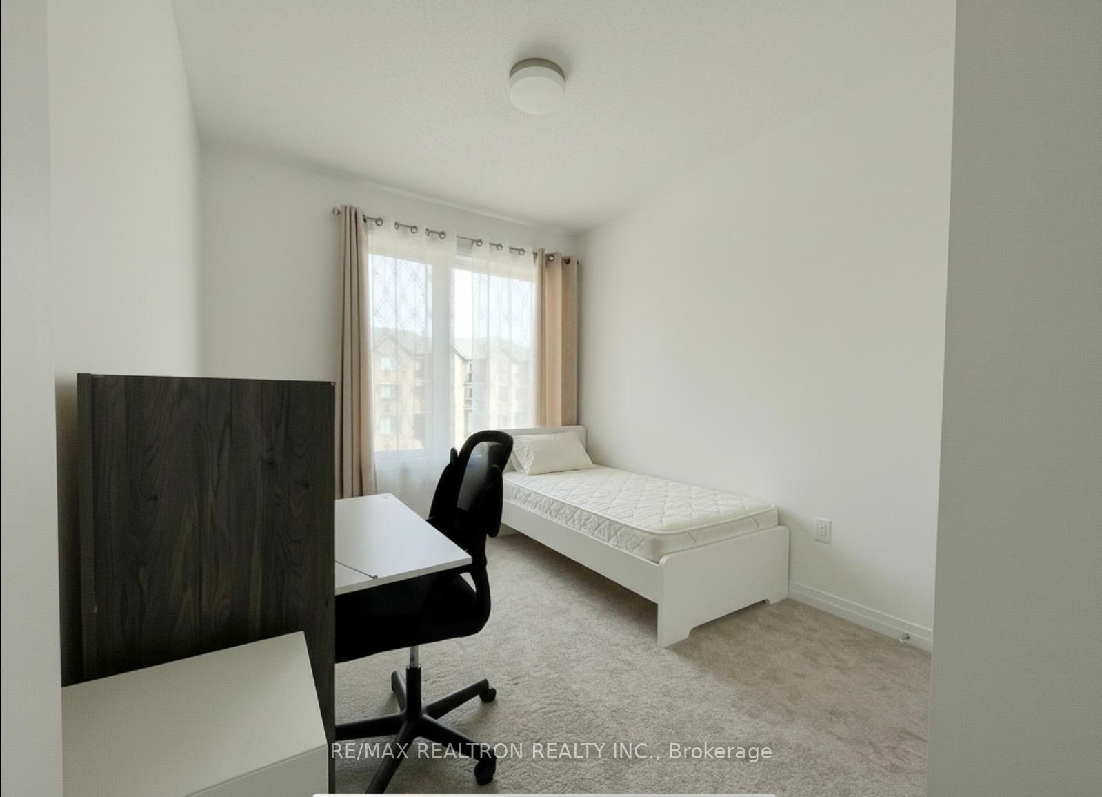 3272 Sixth Line Bedroom B, Oakville, ON L6M 5S9 photo 3