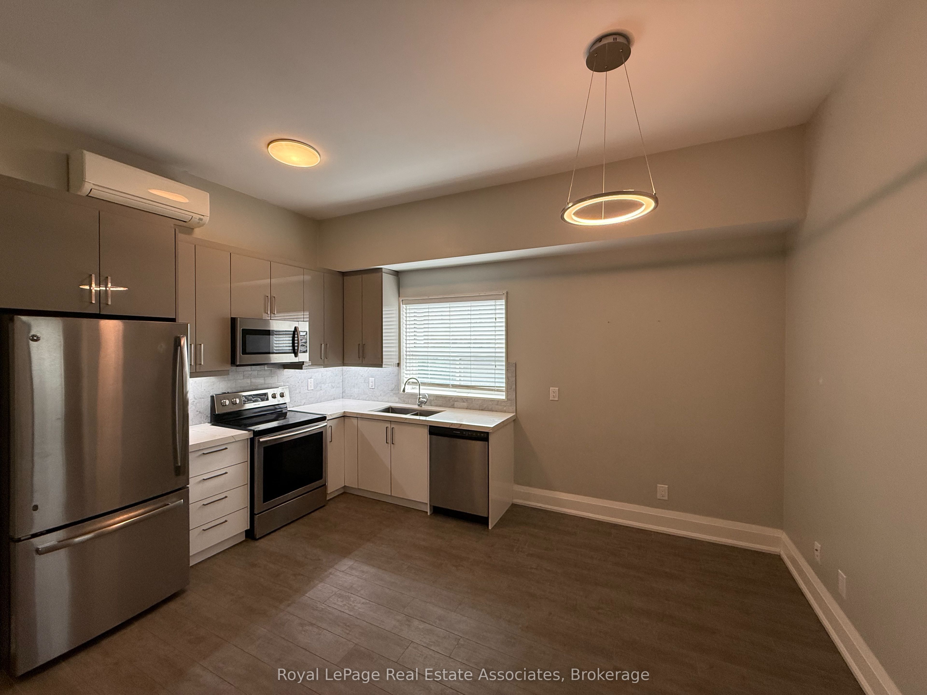 2548 Eglinton Avenue W 3, Toronto, ON M6M 1T1 photo 2