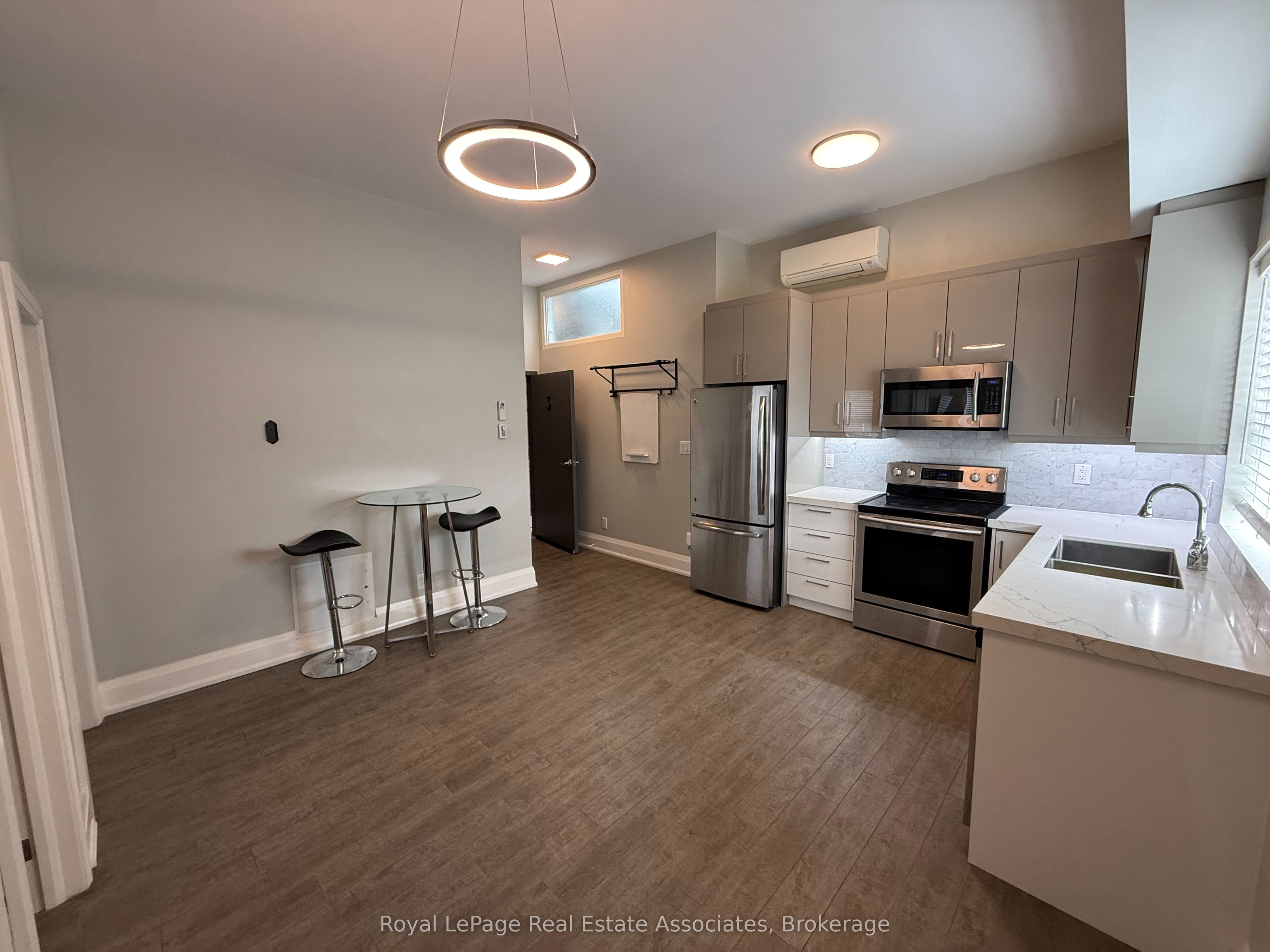 2548 Eglinton Avenue W 3, Toronto, ON M6M 1T1 photo 3