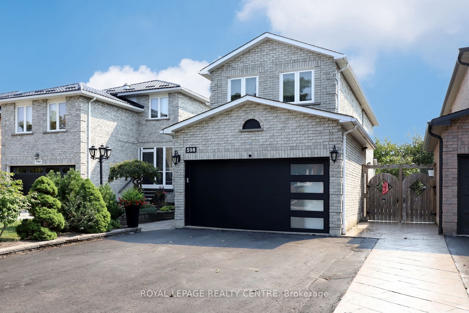 598 Pilcom Court, Mississauga, ON L5B 4A3 photo 2