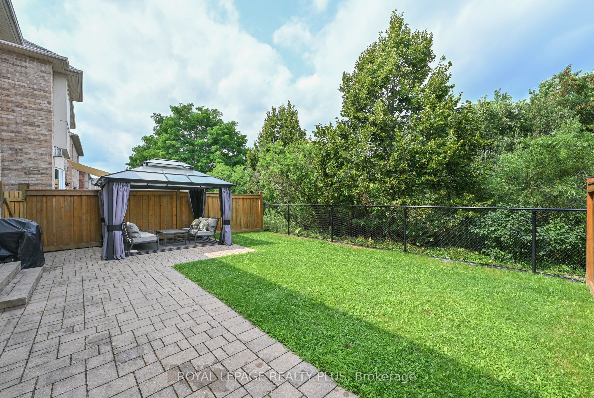 3083 Ferguson Drive, Burlington, ON L7M 0G6 photo 2