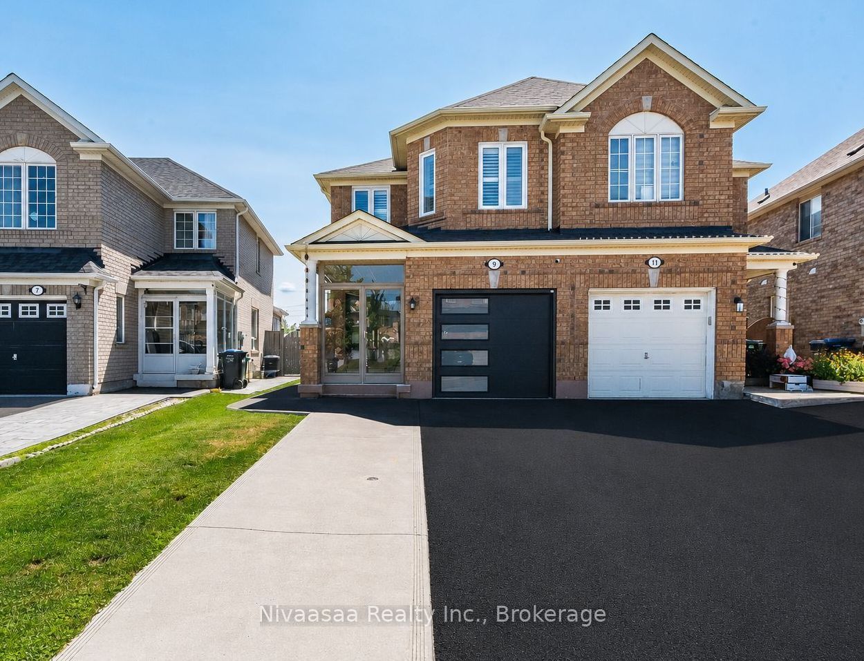 9 Parisian Road, Brampton, ON L6P 2T1