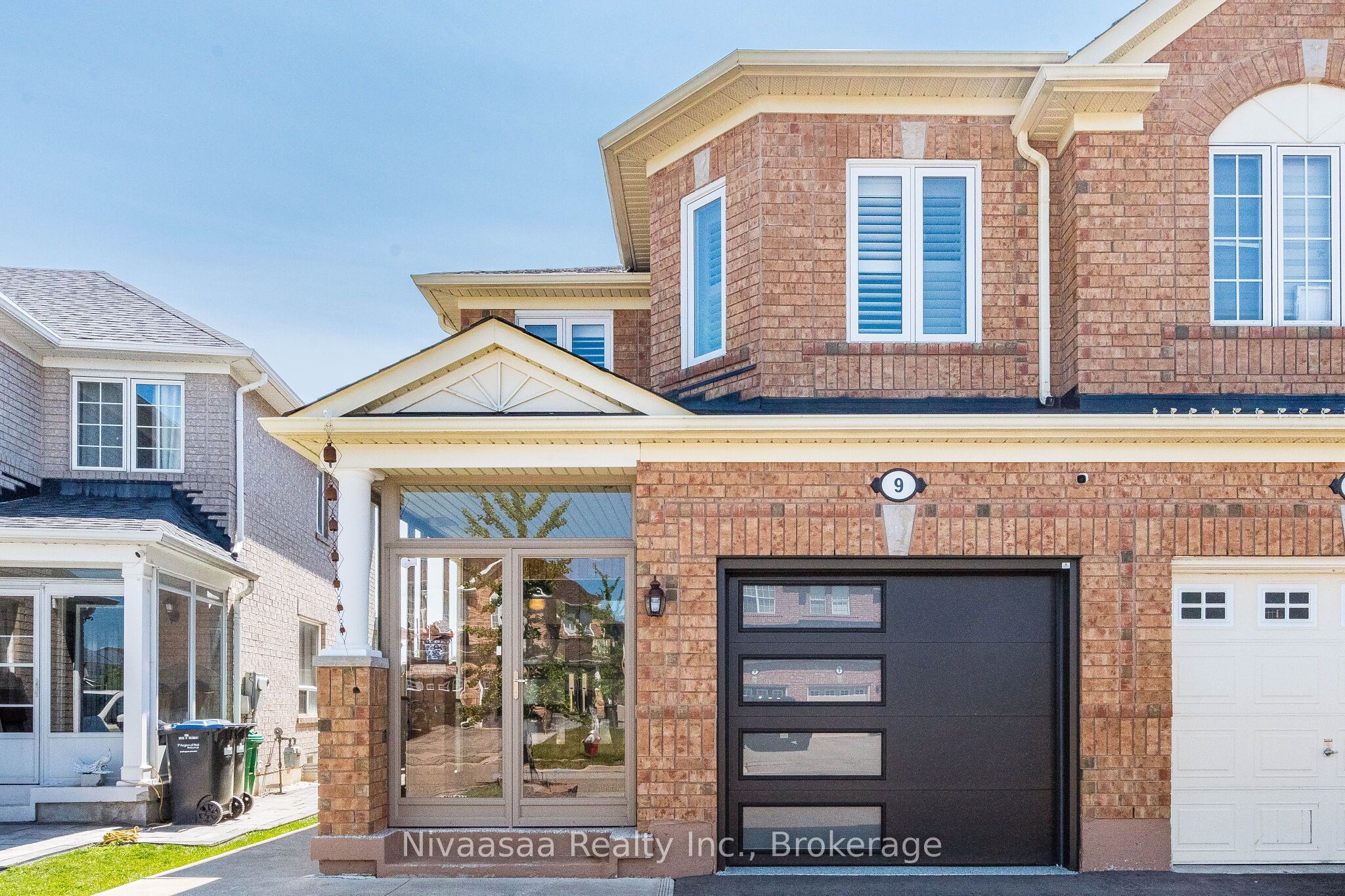 9 Parisian Road, Brampton, ON L6P 2T1 photo 2
