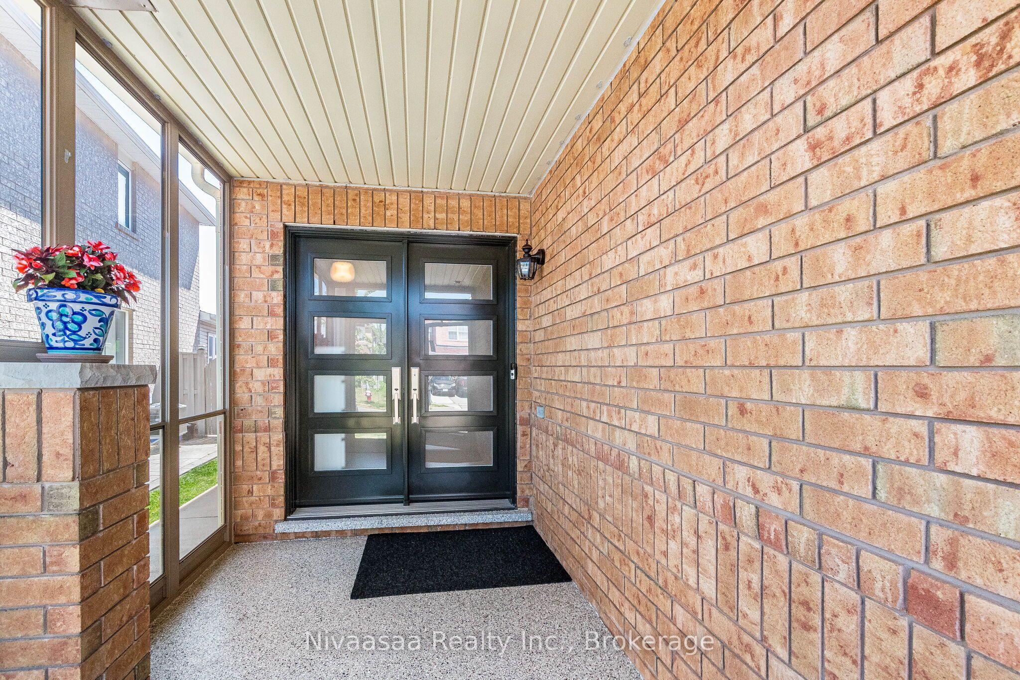9 Parisian Road, Brampton, ON L6P 2T1 photo 3