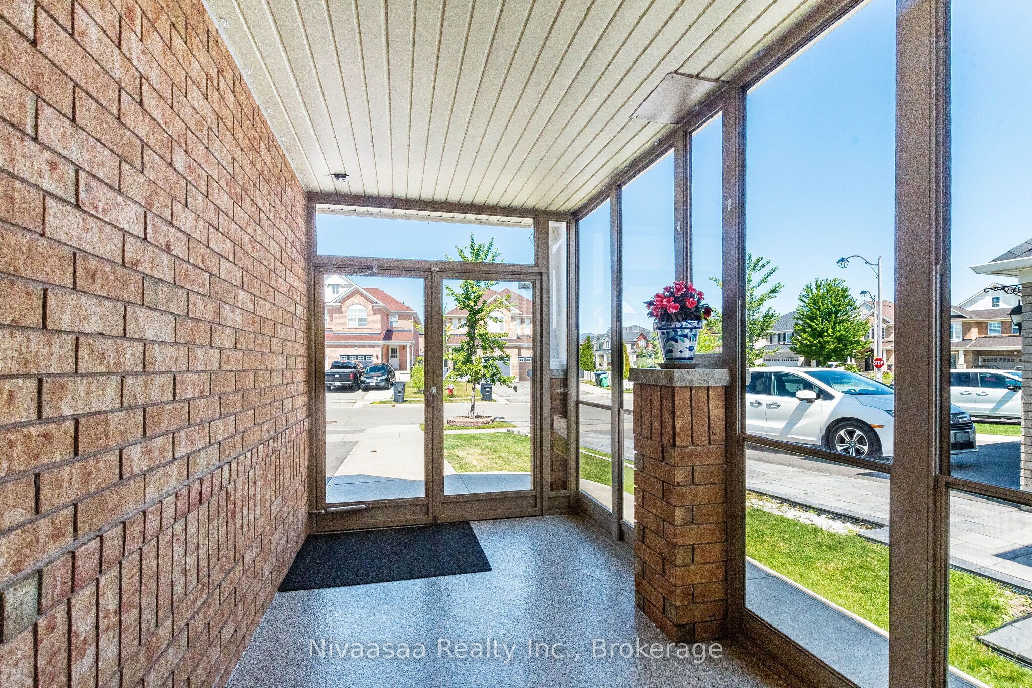 9 Parisian Road, Brampton, ON L6P 2T1 photo 4