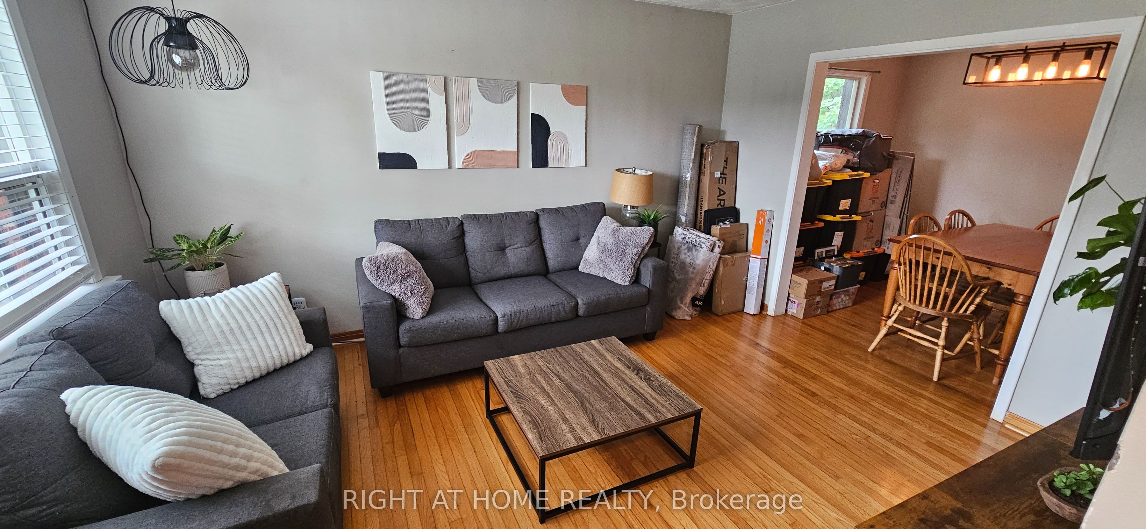 130 Prince Charles Drive Main, Oakville, ON L6K 2C9 photo 2