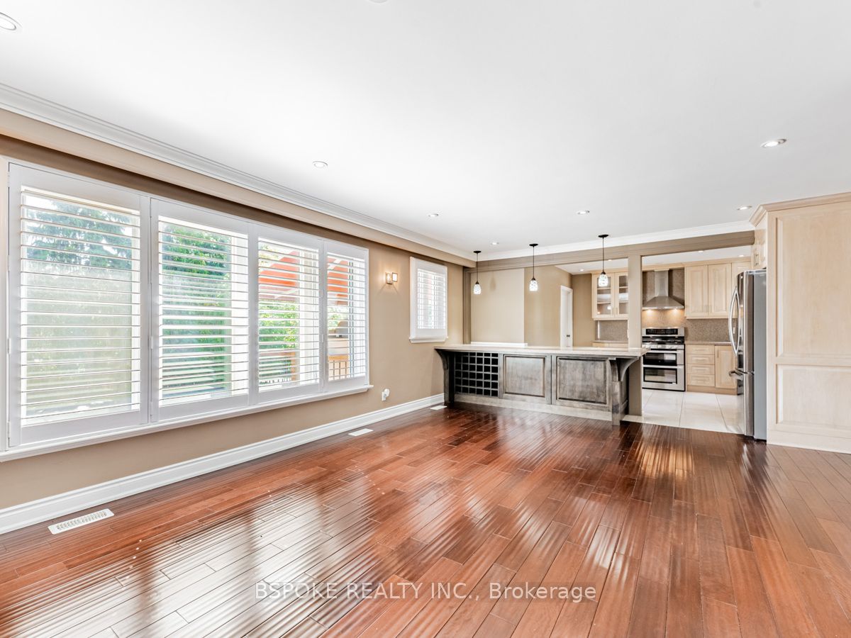 252 Thistle Down Boulevard Upper, Toronto, ON M9V 1K7 photo 5