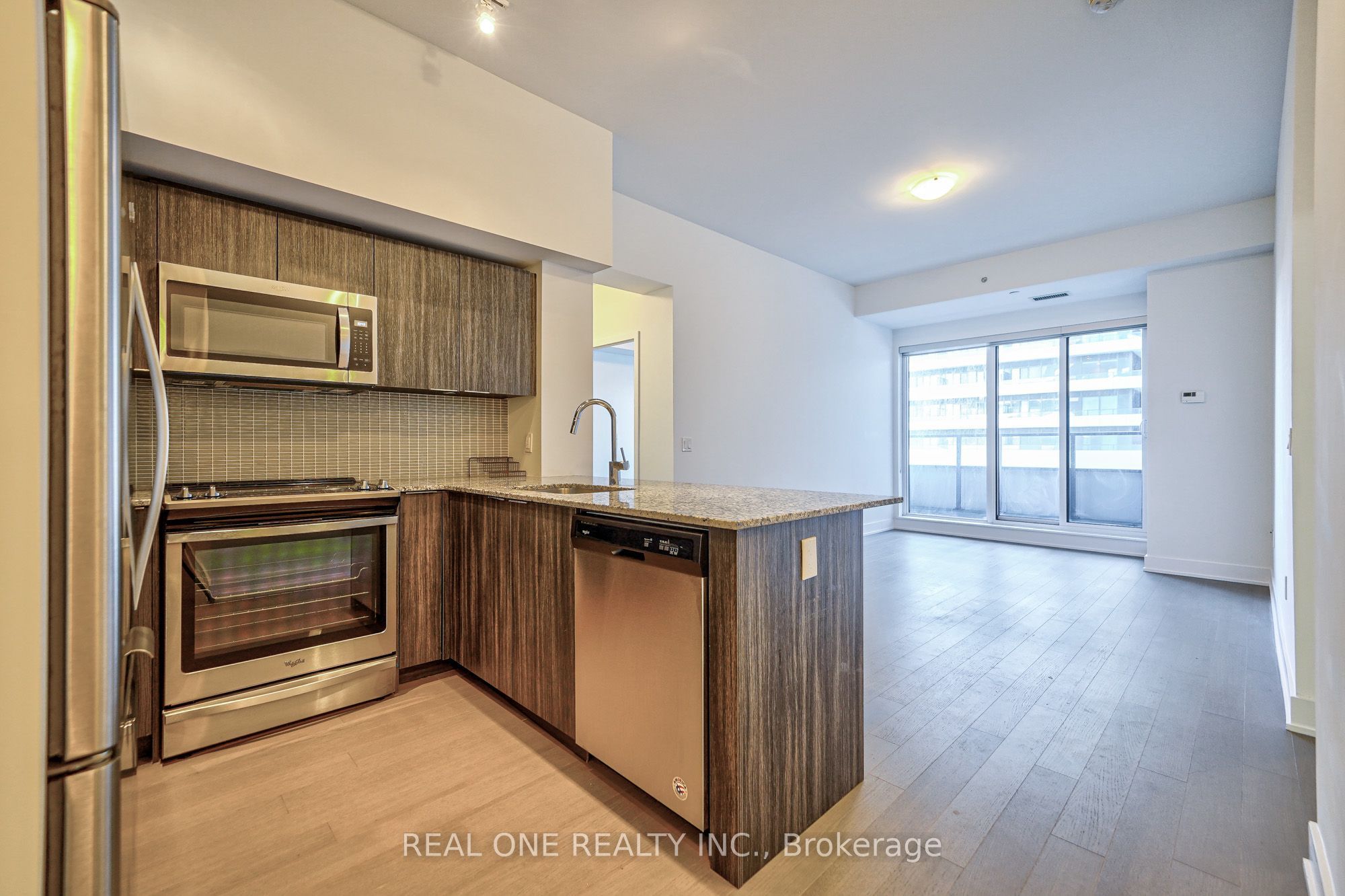 30 Shore Breeze Drive 231, Toronto, ON M8V 0J1 photo 3