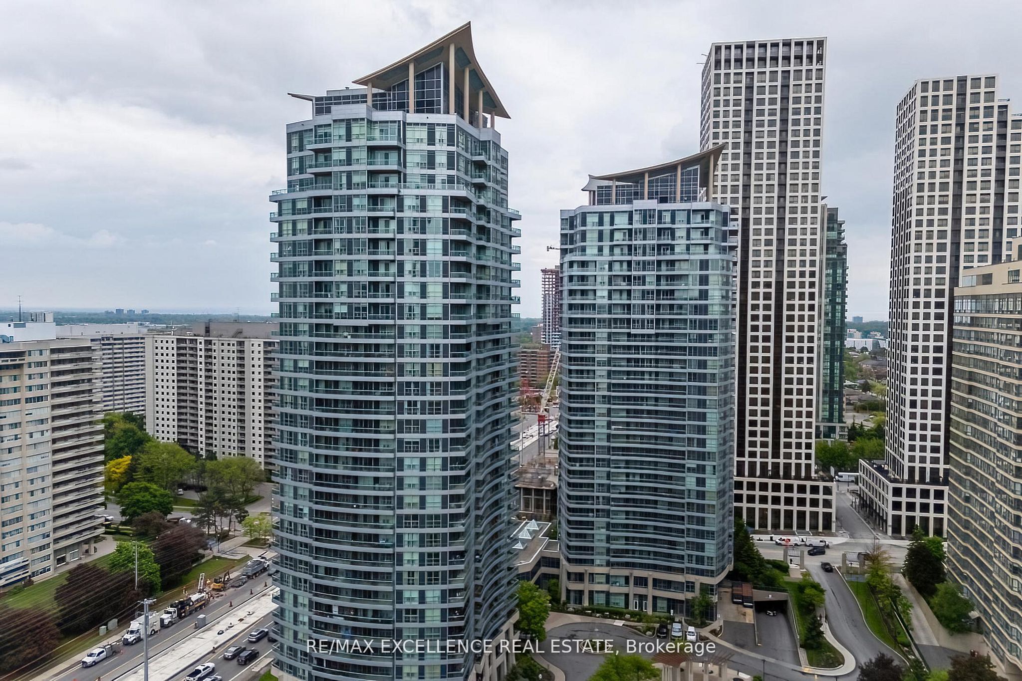 33 Elm Drive 2102, Mississauga, ON L5B 4L2 photo 2