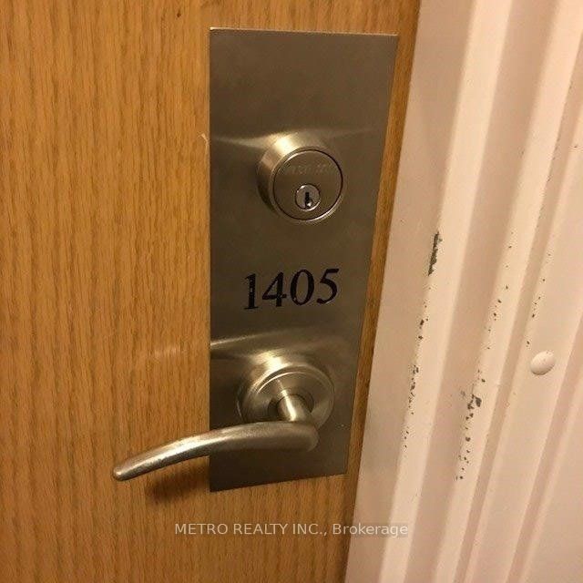 1 Hickory Tree Road 1405, Toronto, ON M9N 3W4 photo 3