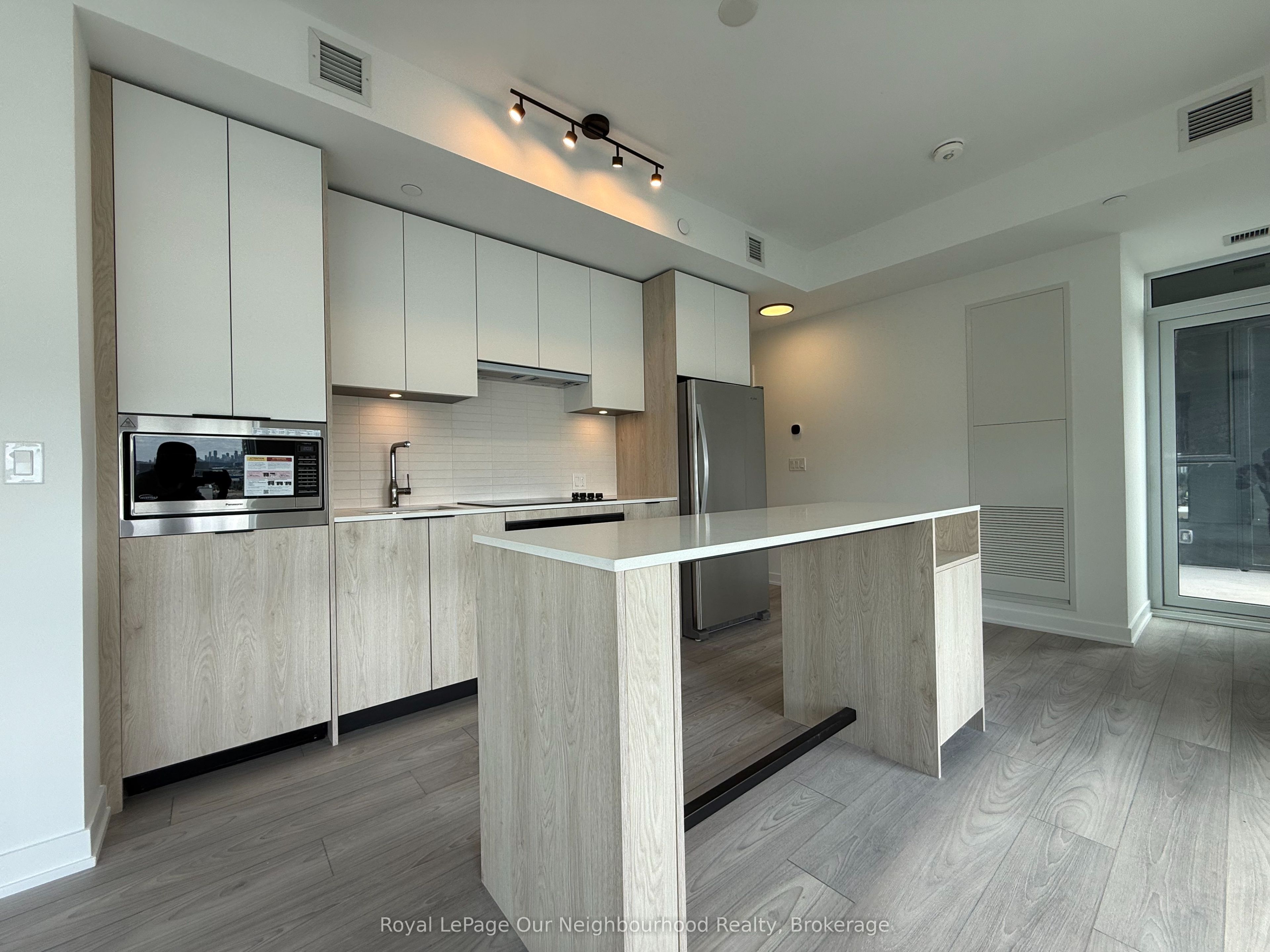 1007 The Queensway 1409, Toronto, ON M8Z 0H4 photo 2