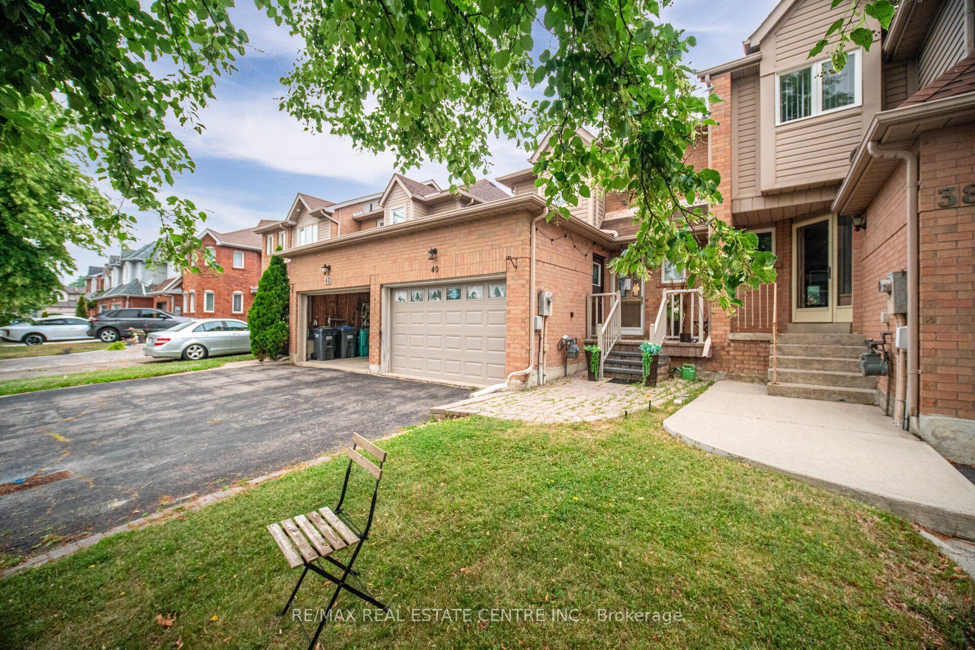 40 Langdale Crescent, Brampton, ON L6Y 4R7 photo 2
