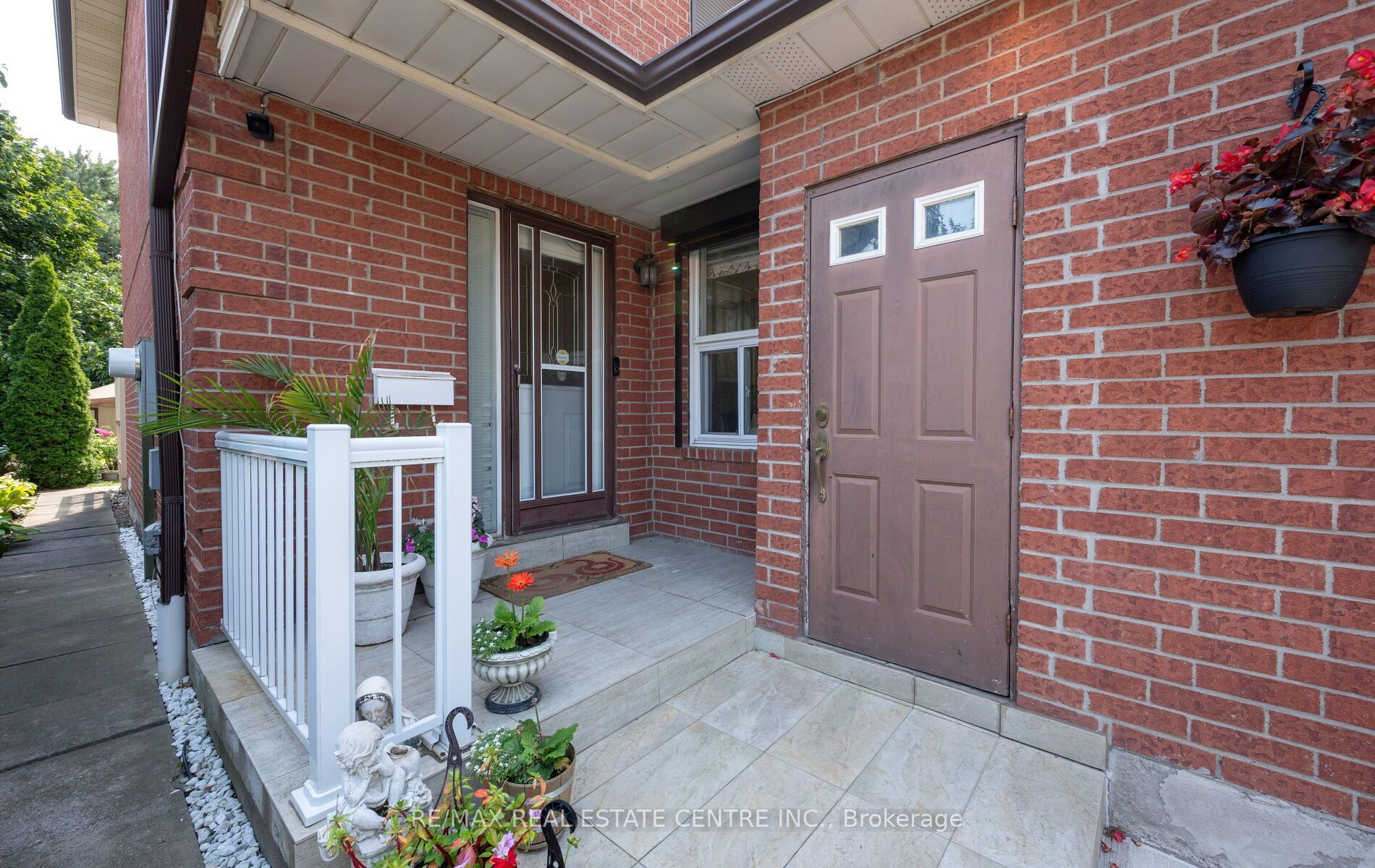 4 Ecclestone Drive, Brampton, ON L6X 3L6 photo 3