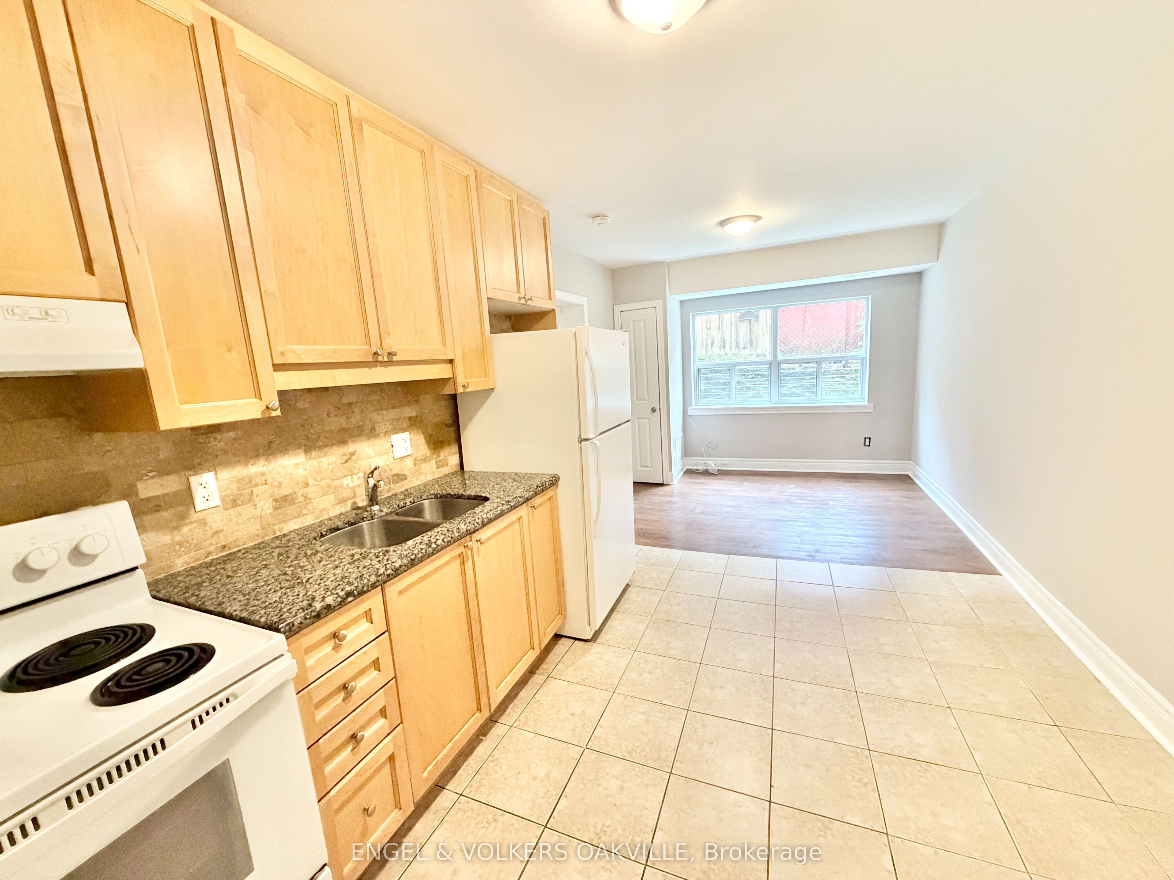 15 Thirty Third Street 112, Toronto, ON M8W 3G7 photo 2