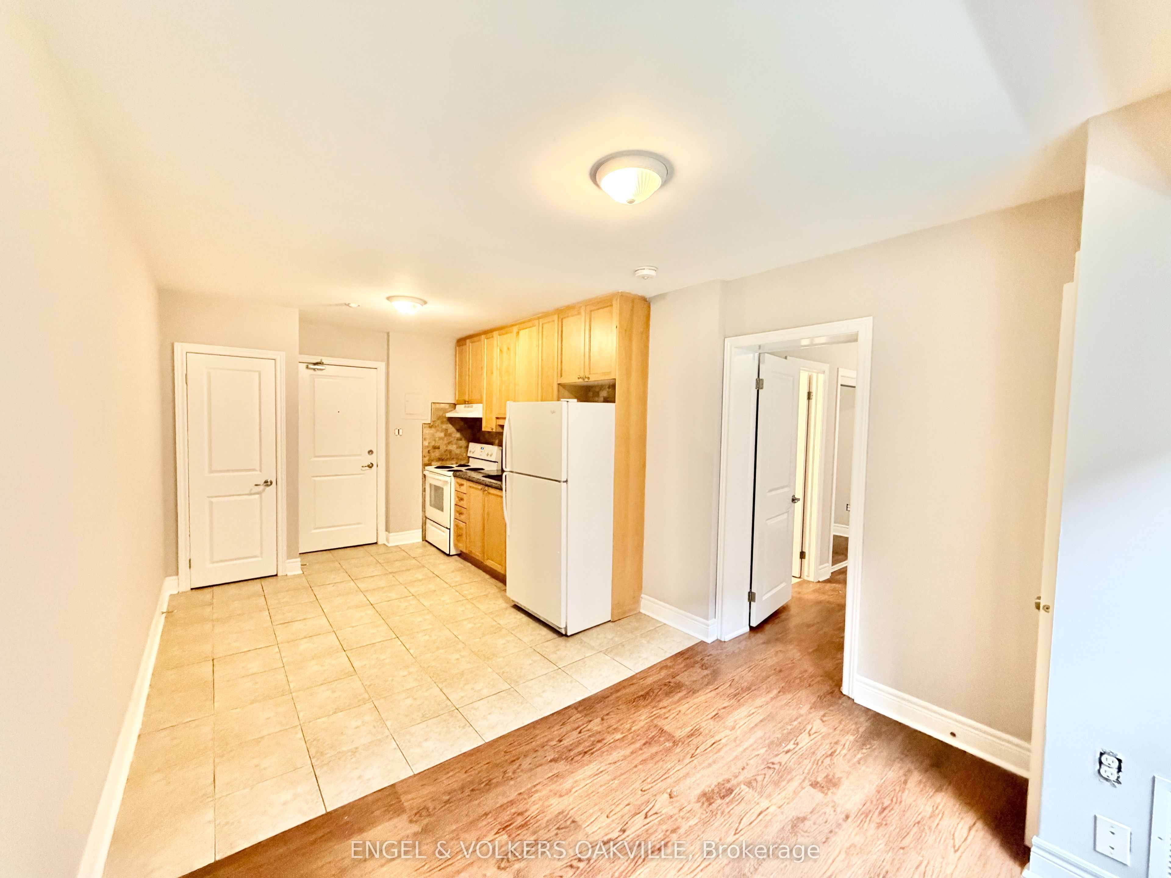 15 Thirty Third Street 112, Toronto, ON M8W 3G7 photo 3